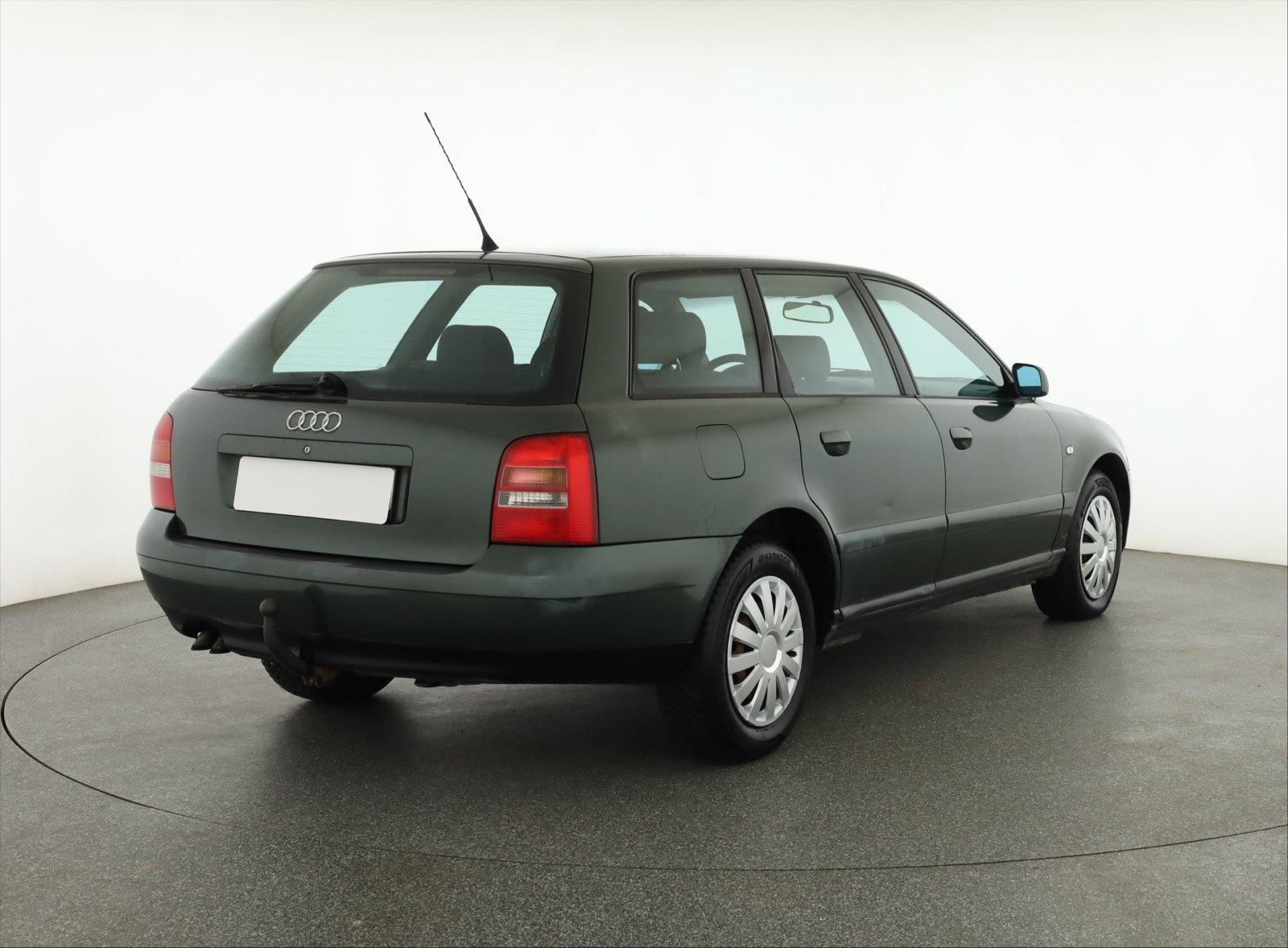 Audi A4, 1.9 TDI, Tažné, Klima - fotka 5
