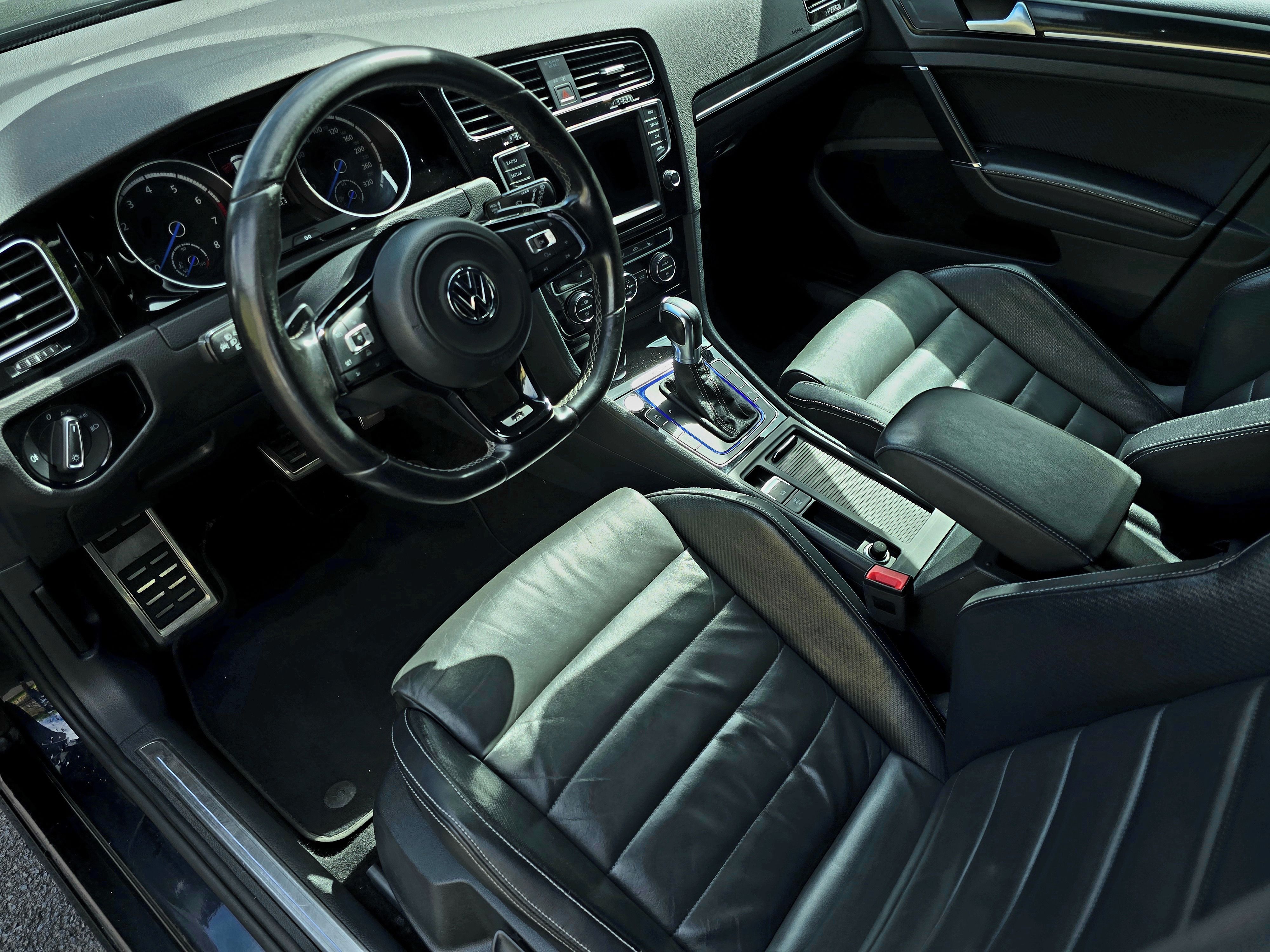 Volkswagen Golf, R - 221kW, Pano, DYNAUDIO - fotka 6