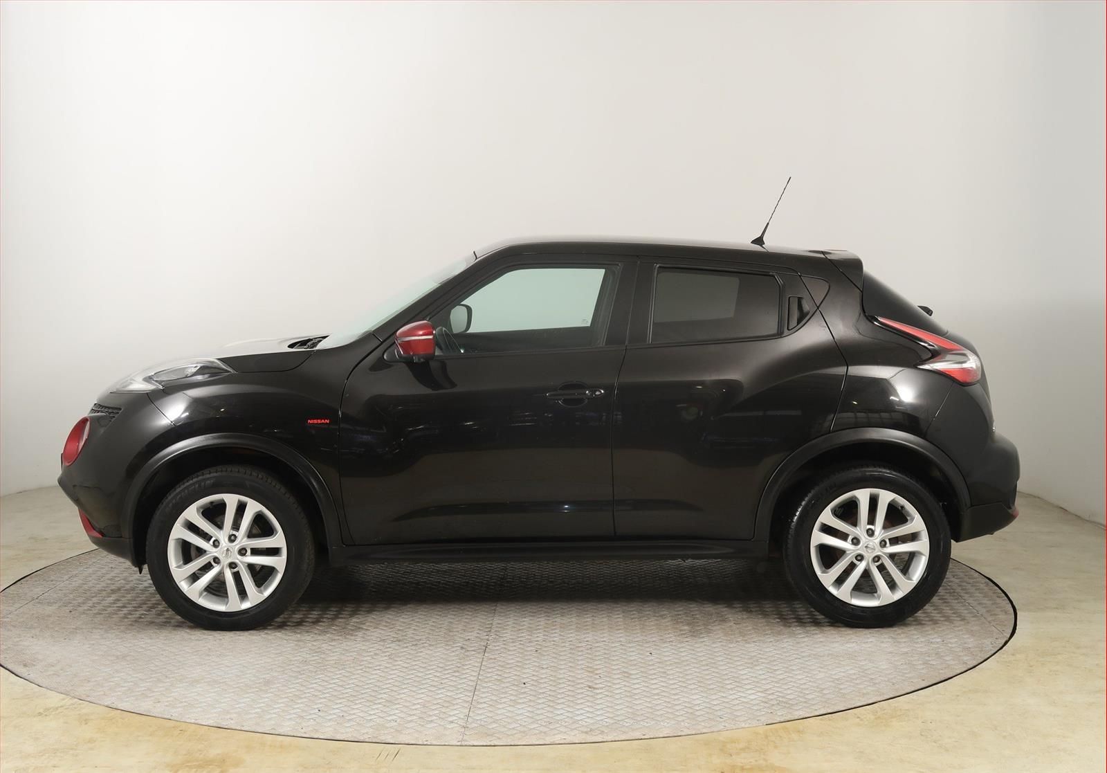 Nissan Juke, 1.6 i, Automat, ČR,1.maj - fotka 3