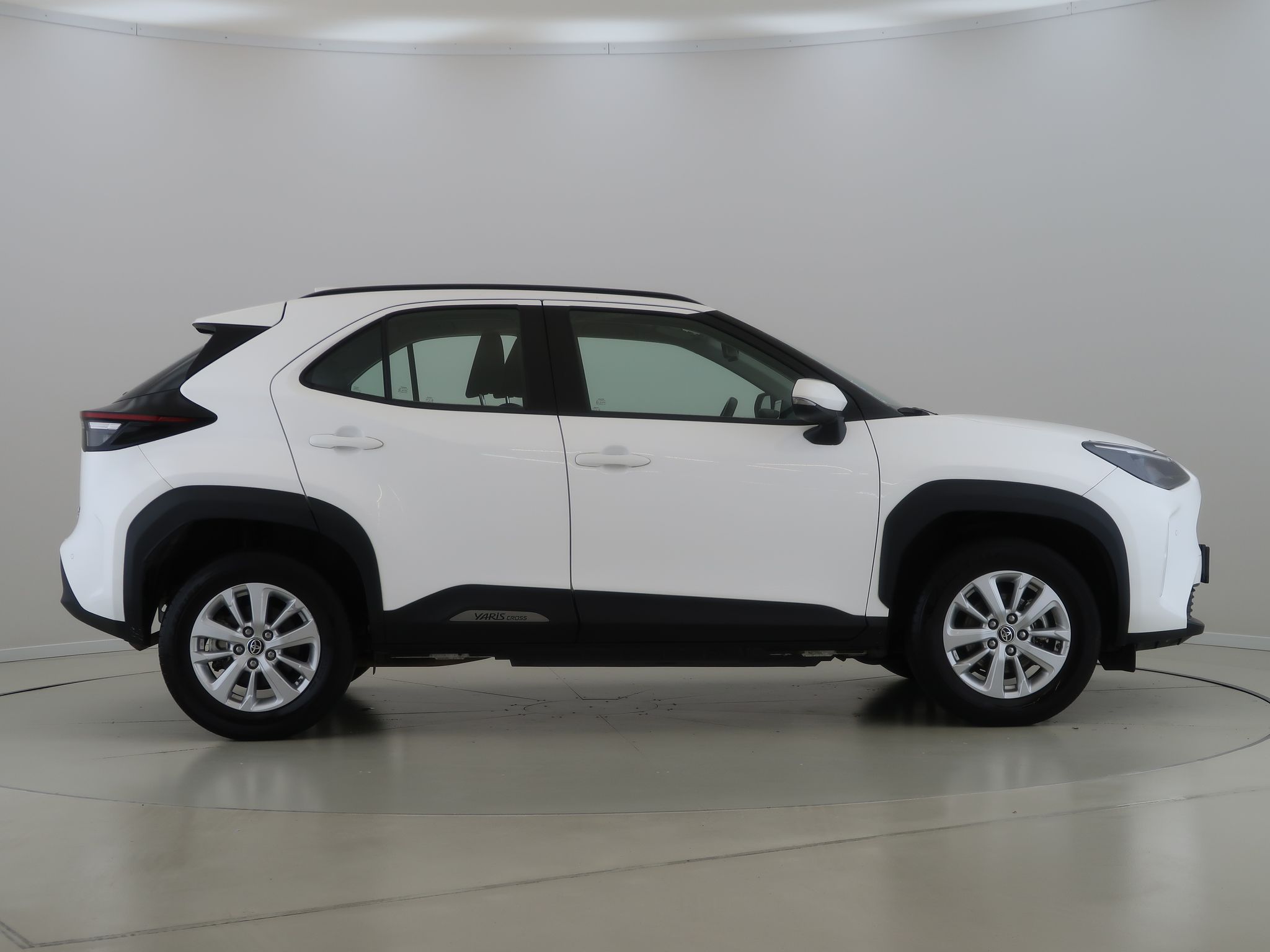 Toyota Yaris Cross, 1.5Hybrid,4x4,1Maj,ComfortTech - fotka 4