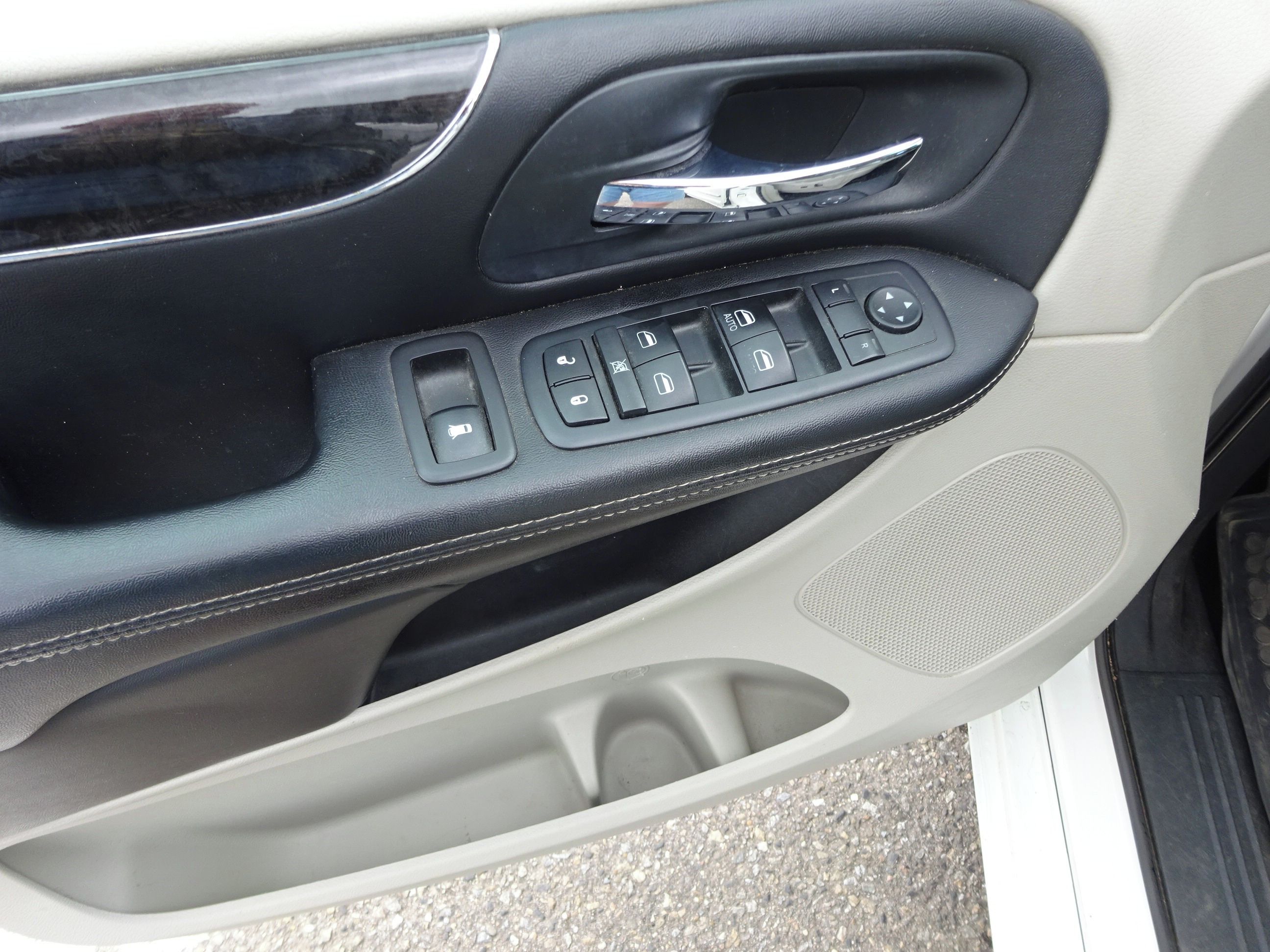 Chrysler Town & Country, 3.6 L (208 KW) 7.Míst - fotka 6