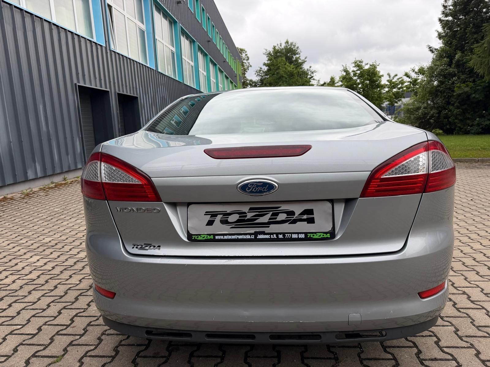 Ford Mondeo, 2,0i 16V Ghia / servis.kn. / - fotka 4
