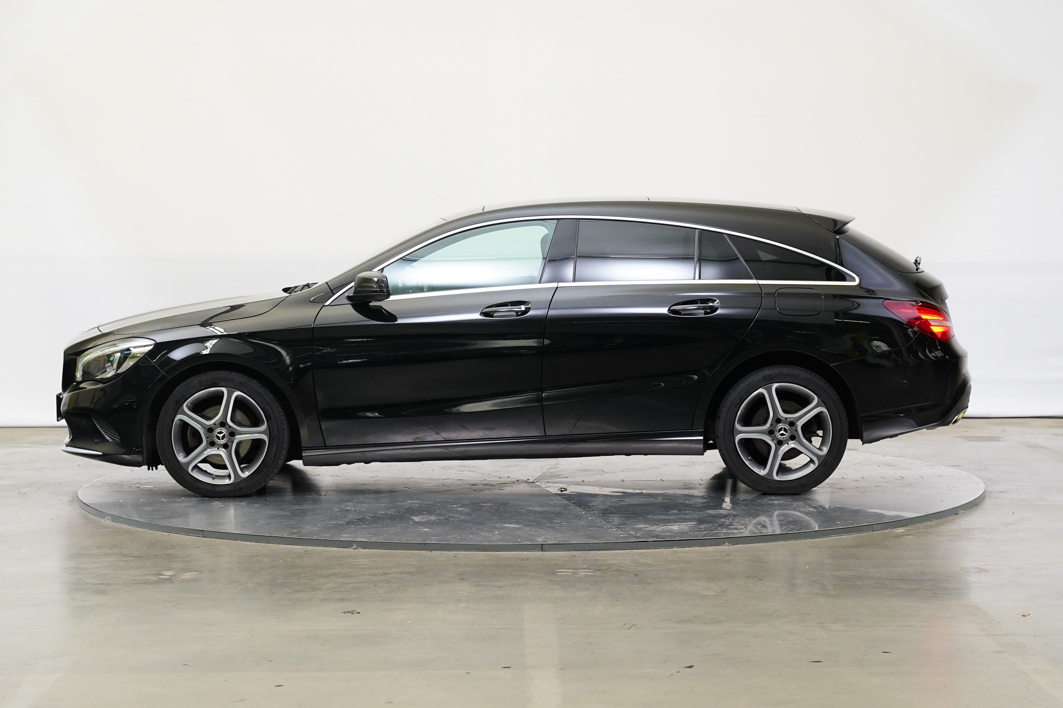 Mercedes-Benz CLA, 220d 125 kW 4Matic SB - fotka 3