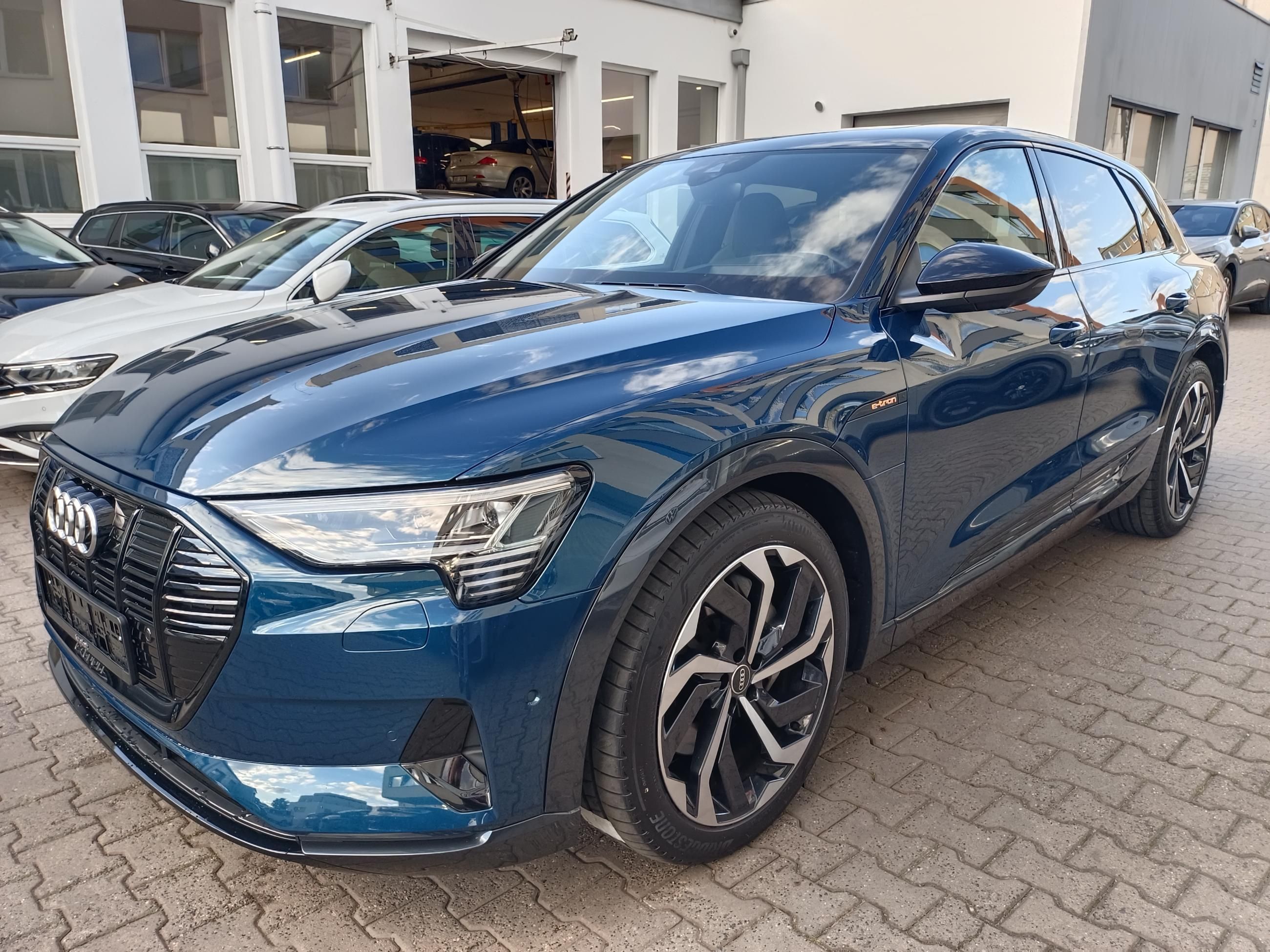 Audi Q4 e-tron, E-tron 55 4x4 S-Line 300kW - fotka 4