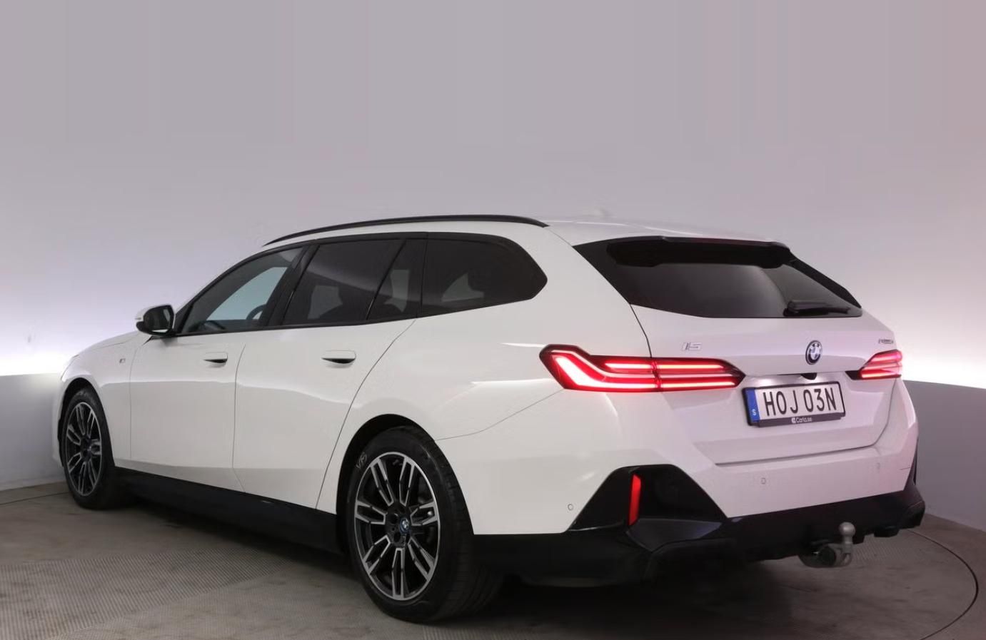 BMW i5, eDrive40 Touring SoH 96% Tažné - fotka 3