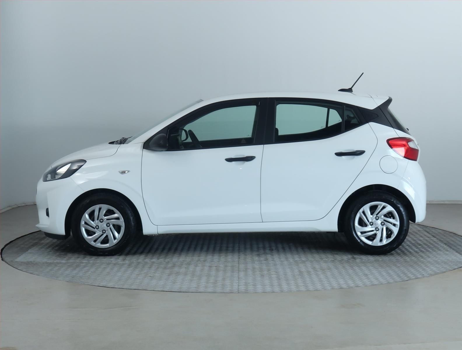 Hyundai i10, 1.0, Serv.kniha, Klima - fotka 3