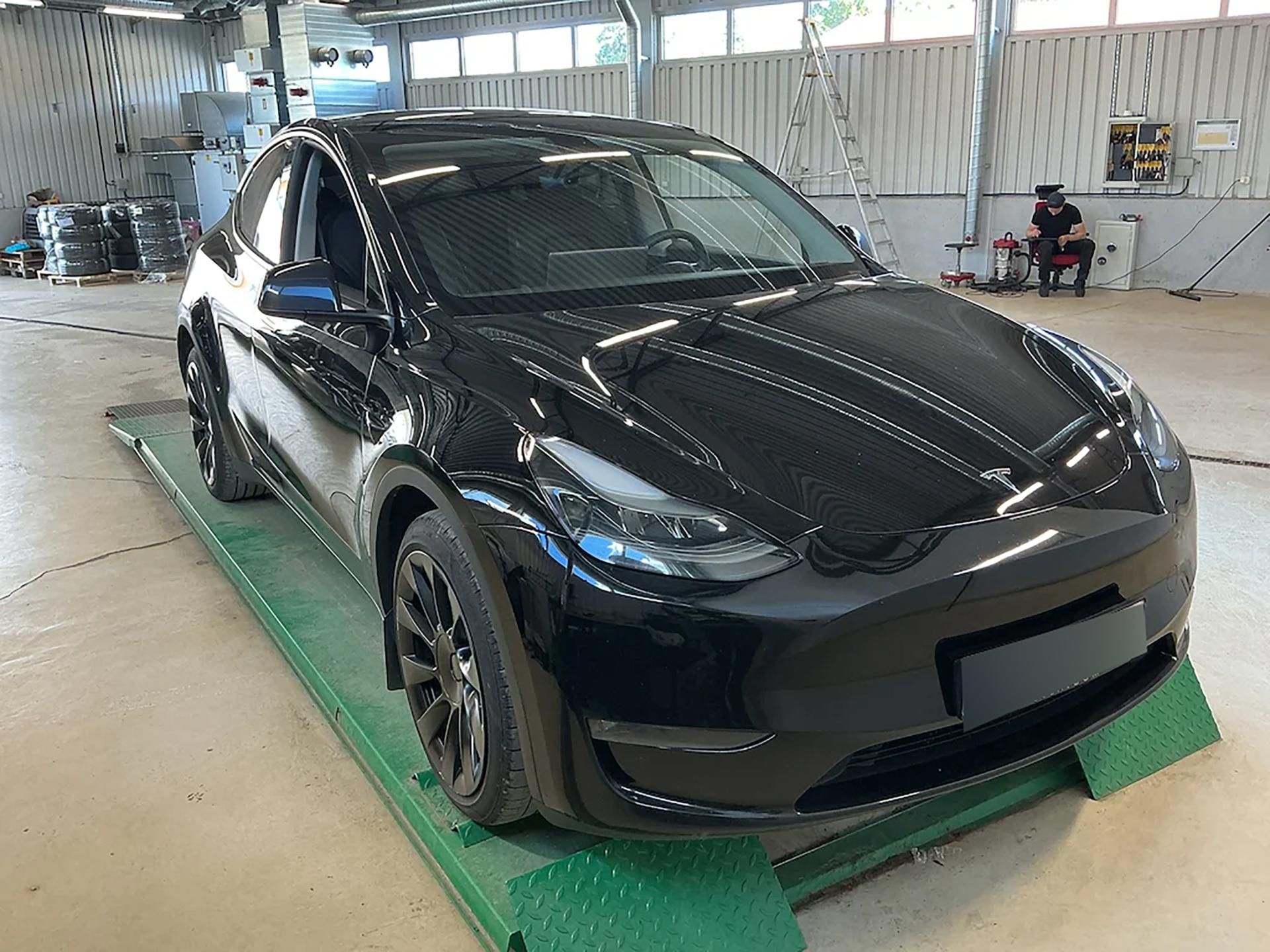 Tesla Model Y, Long Range AWD