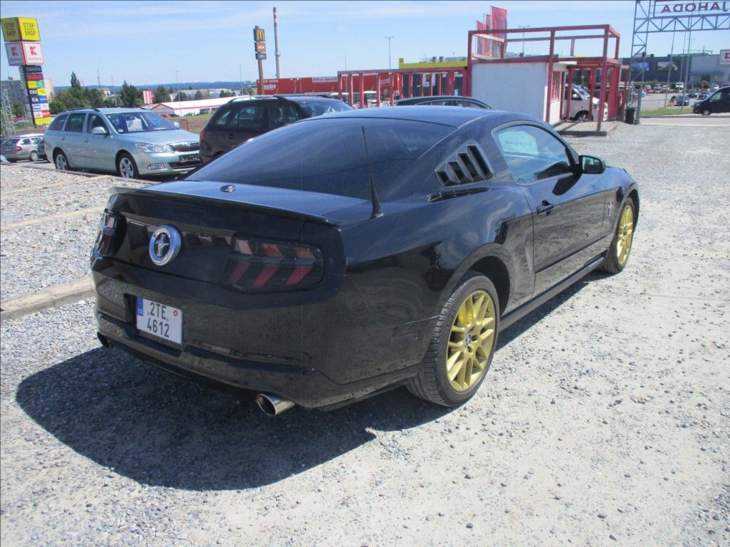 Ford Mustang, 3,7 L V6, klima, 224kW, - fotka 6