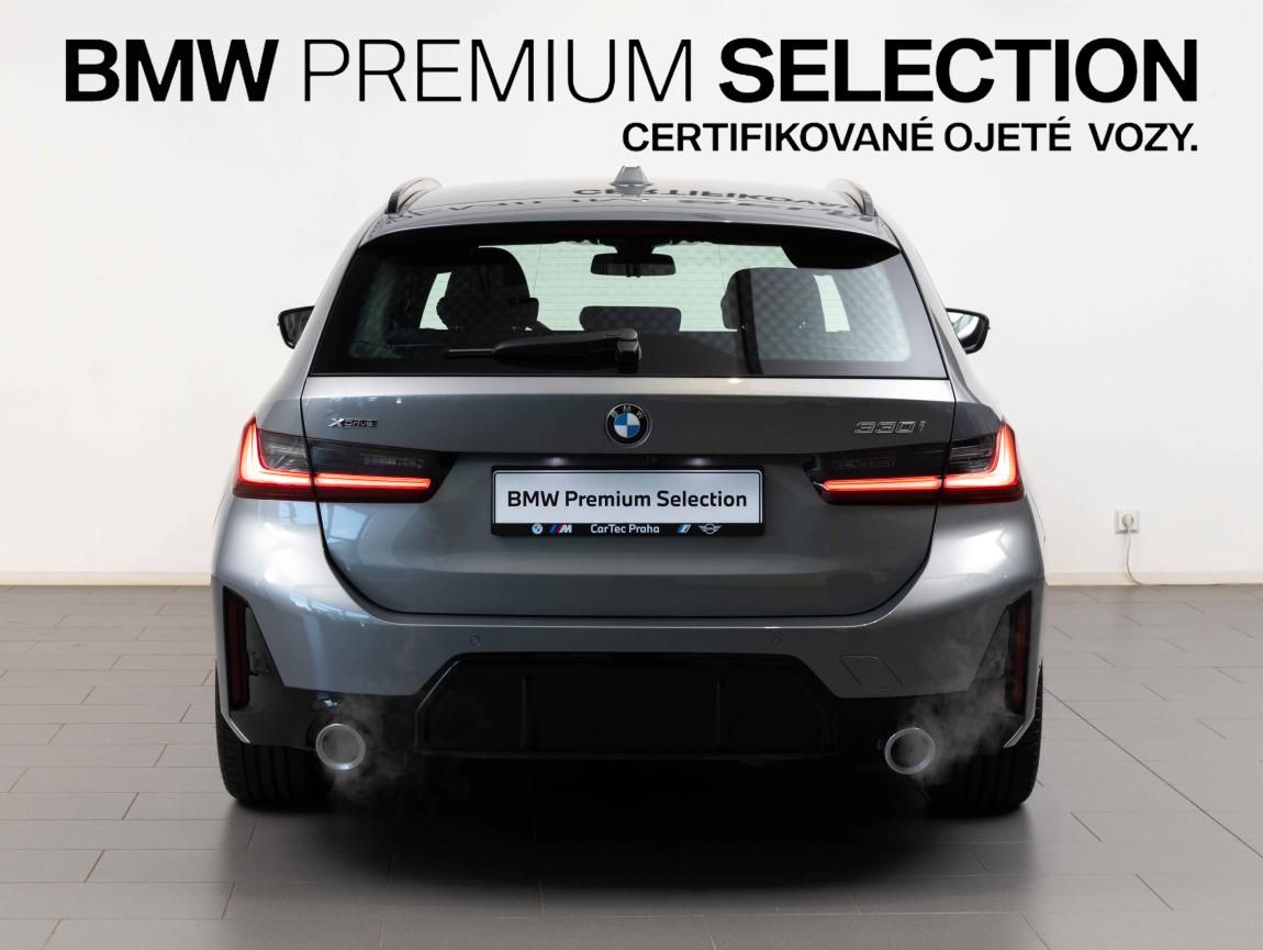 BMW Řada 3, 330i xDrive Touring - fotka 4