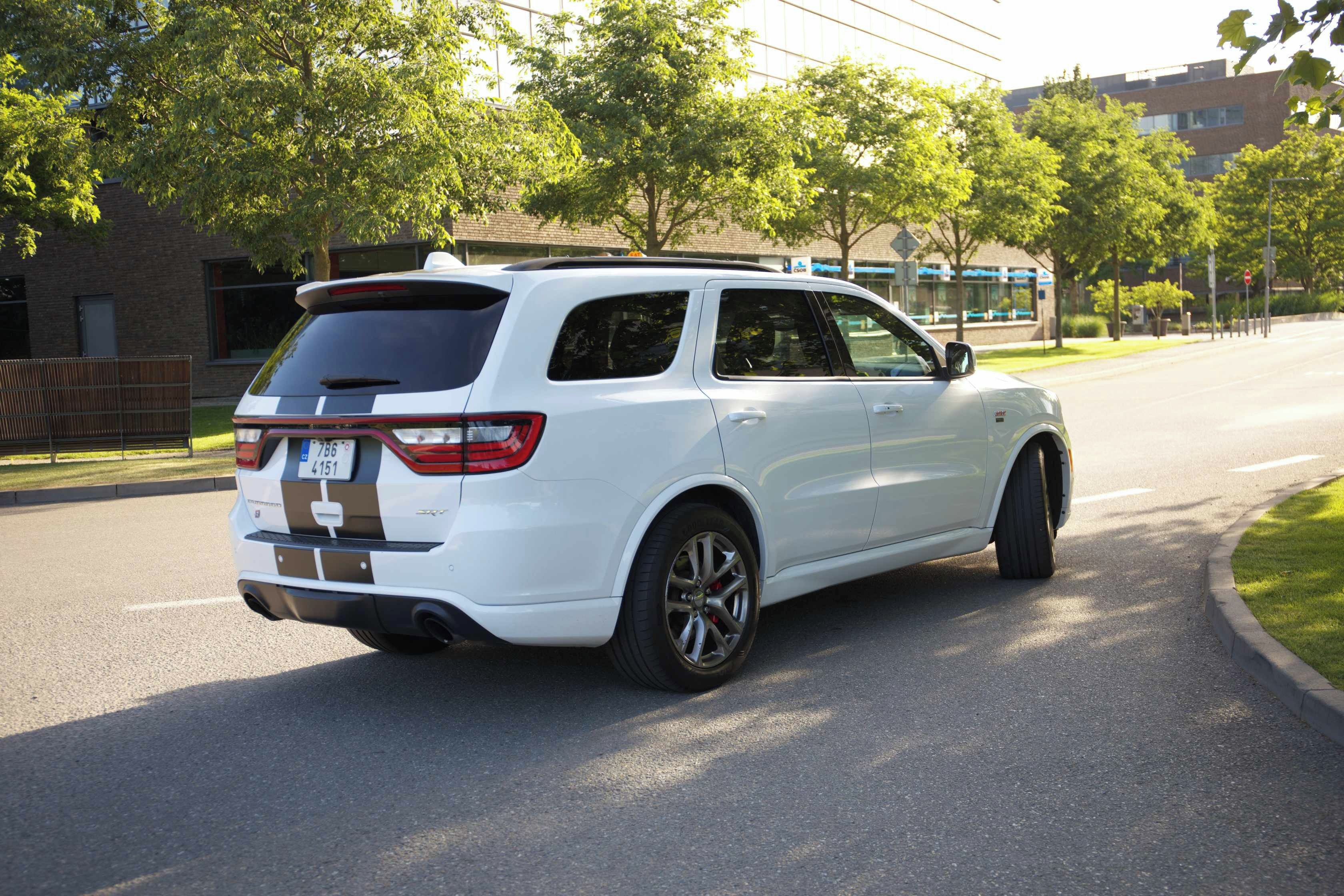 Dodge Durango, SRT 6,4 full výbava- nebourané - fotka 4