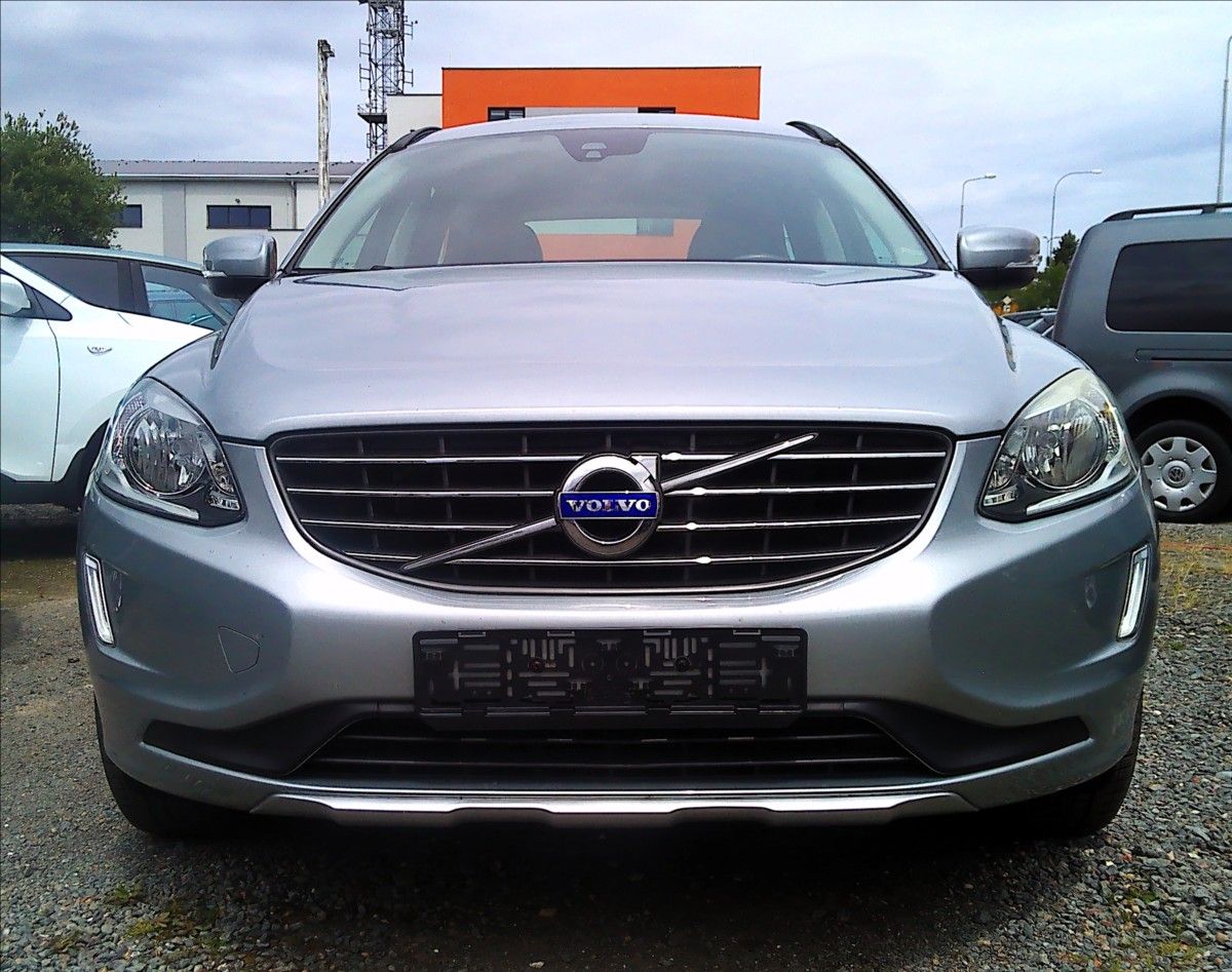 Volvo XC60, 2,0   D D4 MOMENTUM - fotka 3