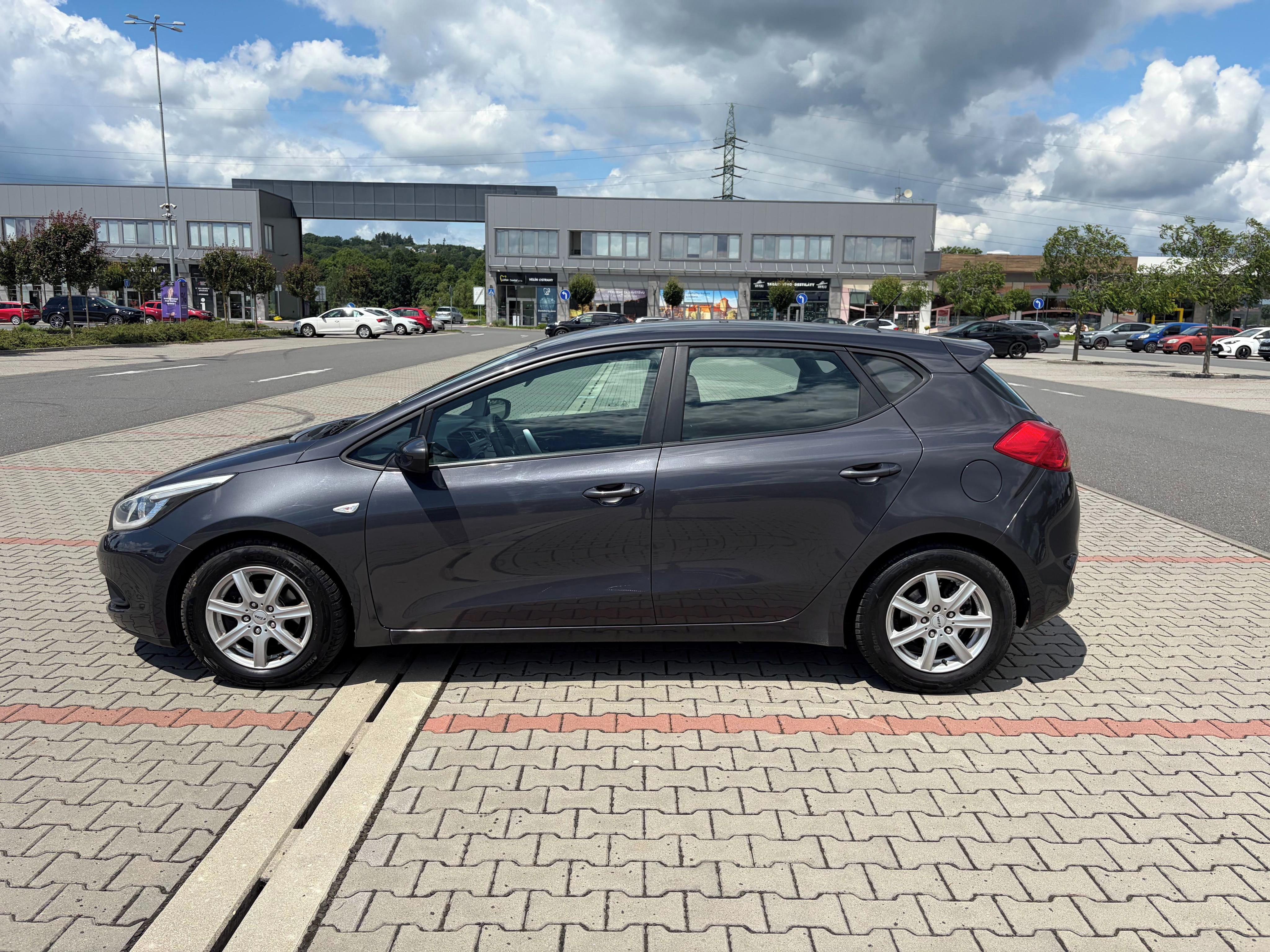 Kia Cee´d, 1.4 CVVT ČR 135t klima - fotka 6