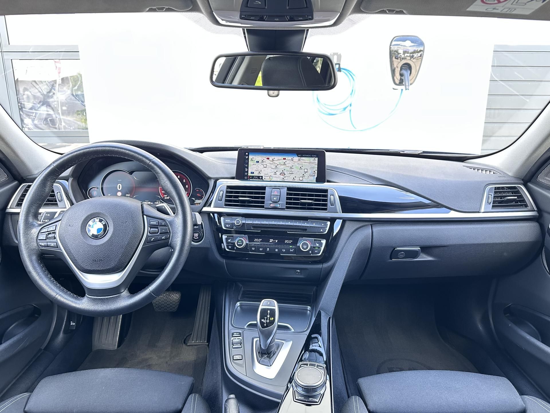 BMW Řada 3, 330i Touring Sport Line - fotka 6