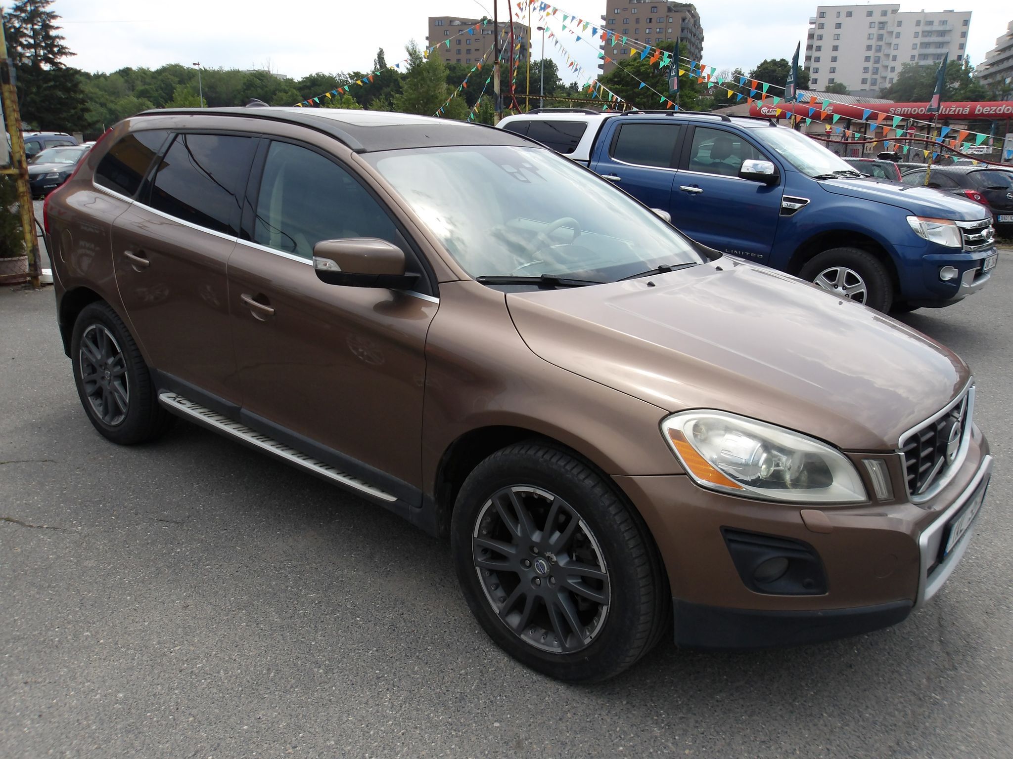 Volvo XC60, T6 Summum AWD ČR ! AUT.! - fotka 4