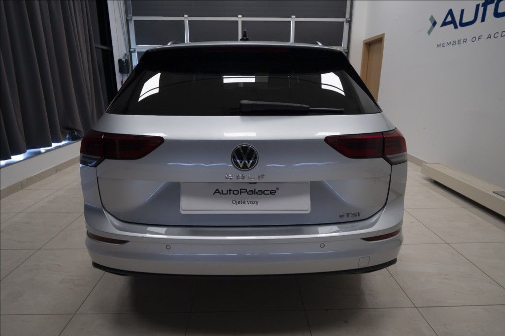 Volkswagen Golf, 1,5 eTSI DSG KAMERA VÝHŘEV ČR - fotka 5
