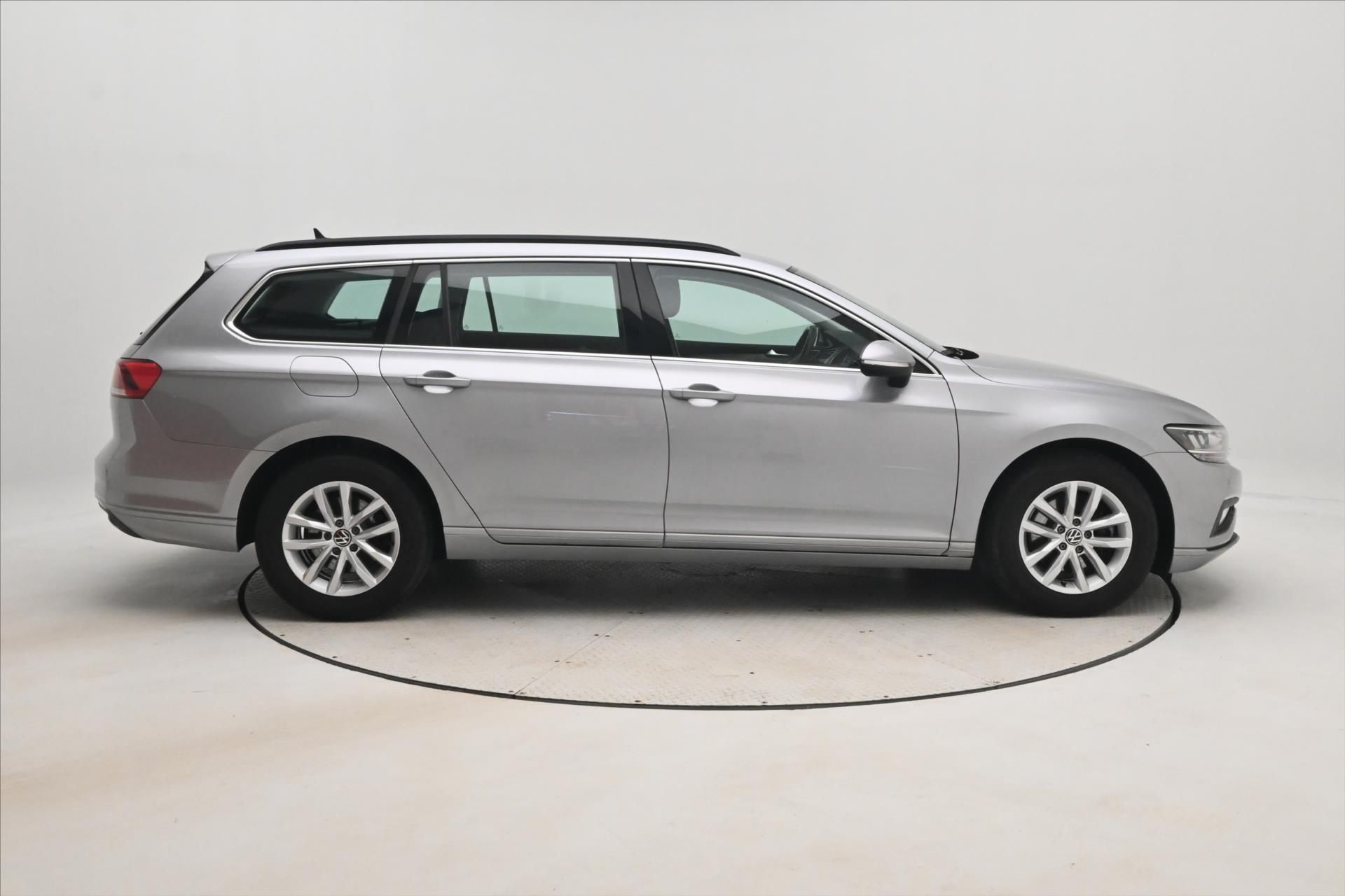Volkswagen Passat, 2,0 TDI 110kW DSG Business Zár - fotka 4
