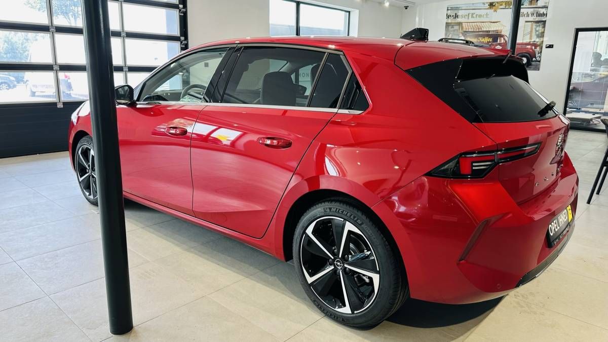 Opel Astra, Elegance HB 1.2 TURBO 96kW/130 - fotka 6