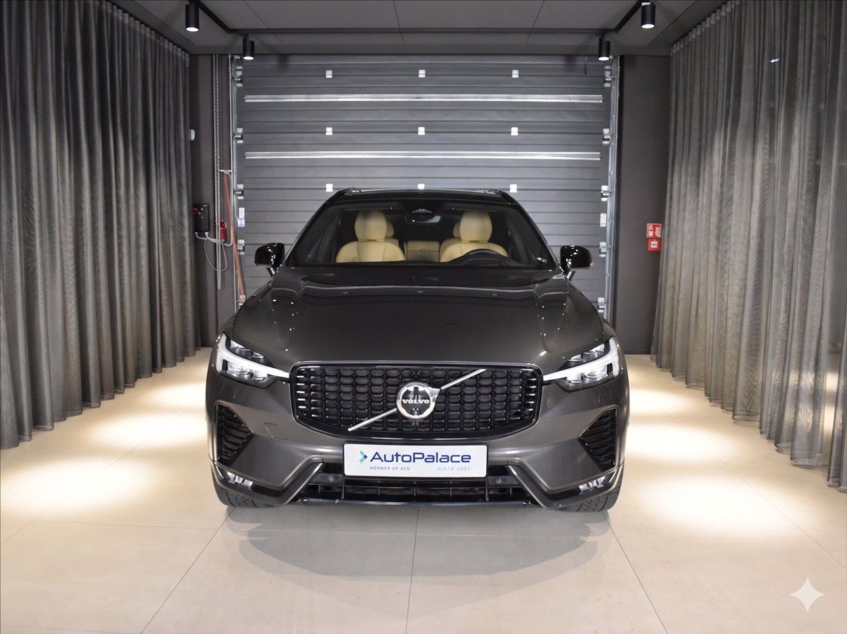 Volvo XC60, 2,0 B4 AWD Ultimate tažné,pano - fotka 6