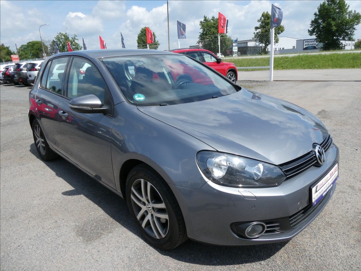 Volkswagen Golf, 1,6 MPi 75kW závěs, klima