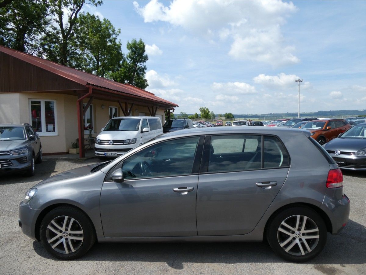 Volkswagen Golf, 1,6 MPi 75kW závěs, klima - fotka 6