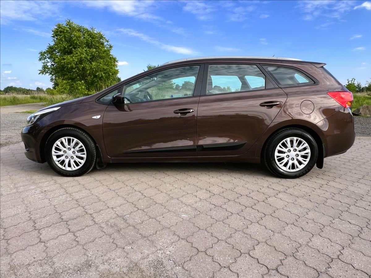 Kia Cee´d, 1,4 CVVT 1.MAJ.,ČR,SERV.KNIHA - fotka 5