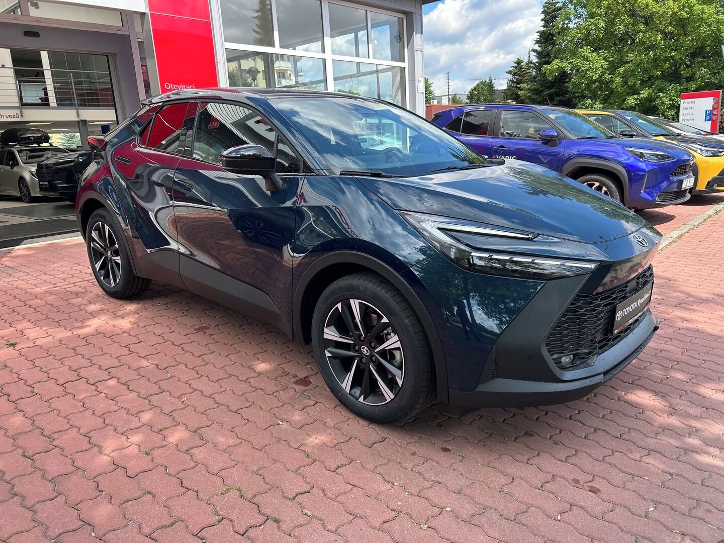Toyota C-HR, 2,0 Plug-in Hybrid 220 koní - fotka 3