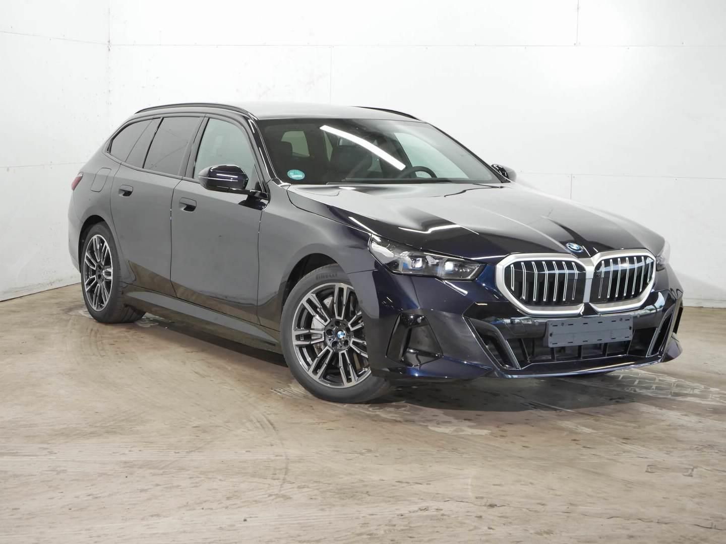 BMW Řada 5, 550e xDrive Touring Tažné - fotka 2