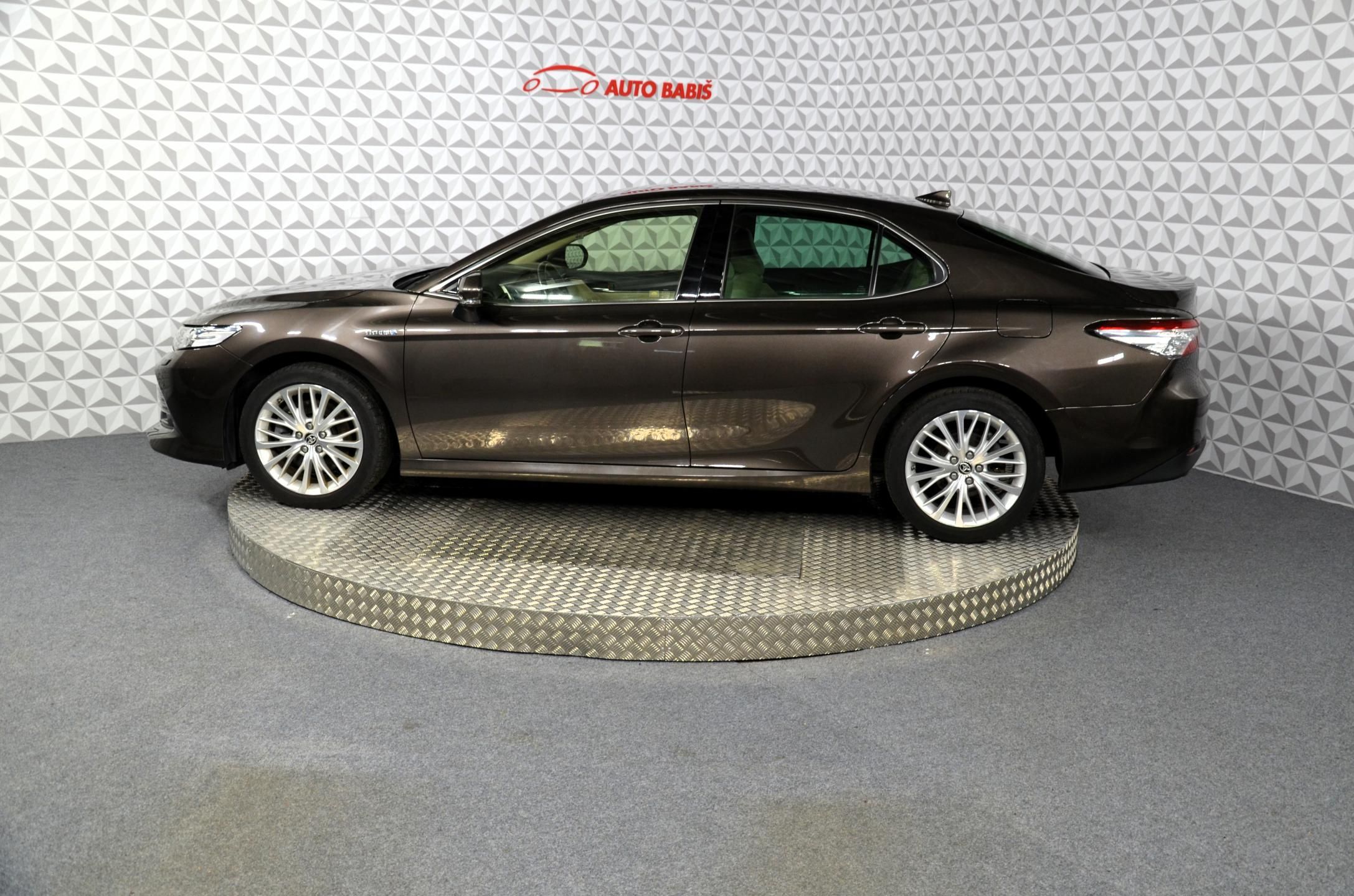 Toyota Camry, 2.5Hyb. Executive AT - fotka 5