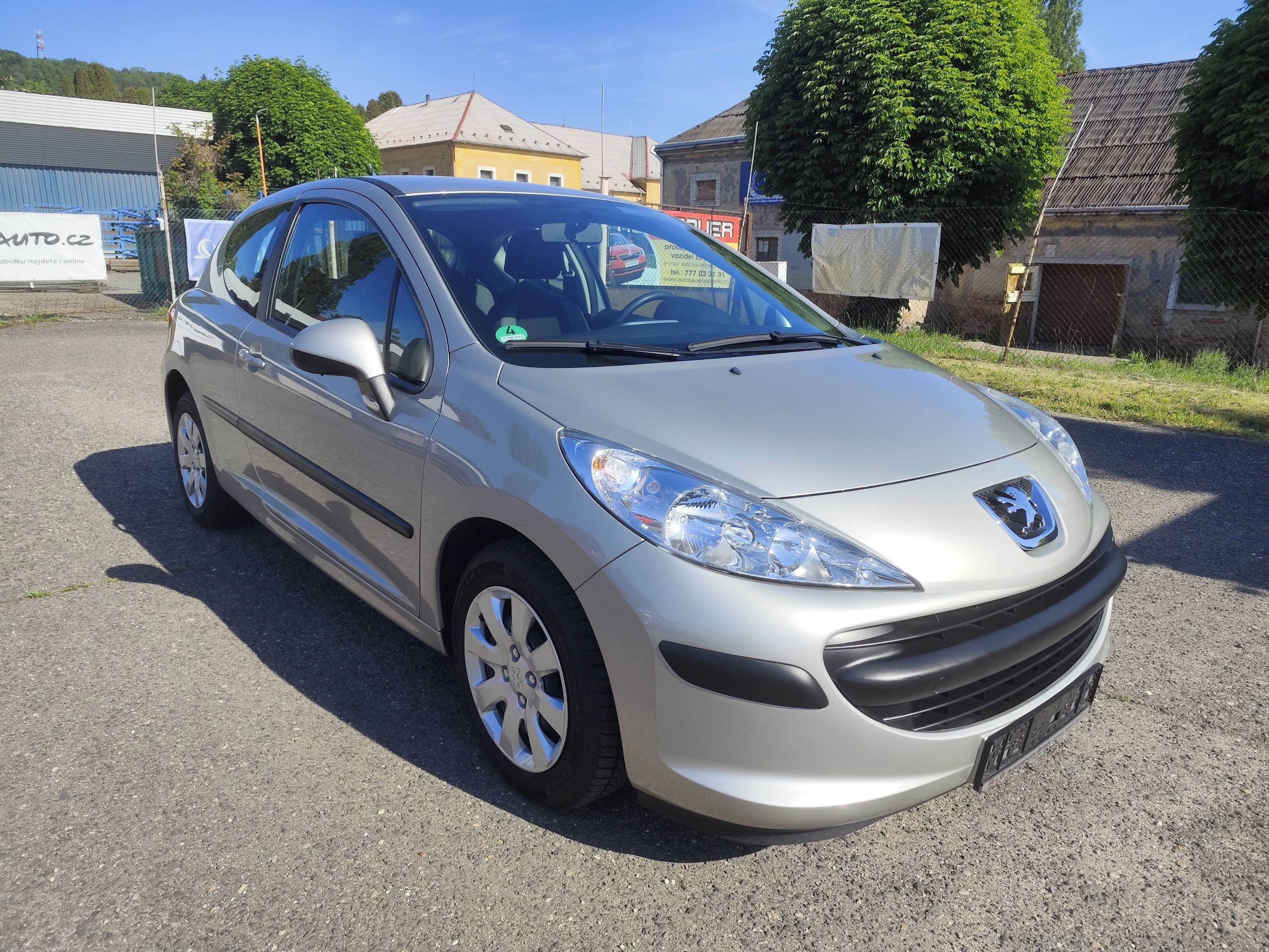 Peugeot 207, 1.4i,16V,65kw.Pouze 45 300 km - fotka 4