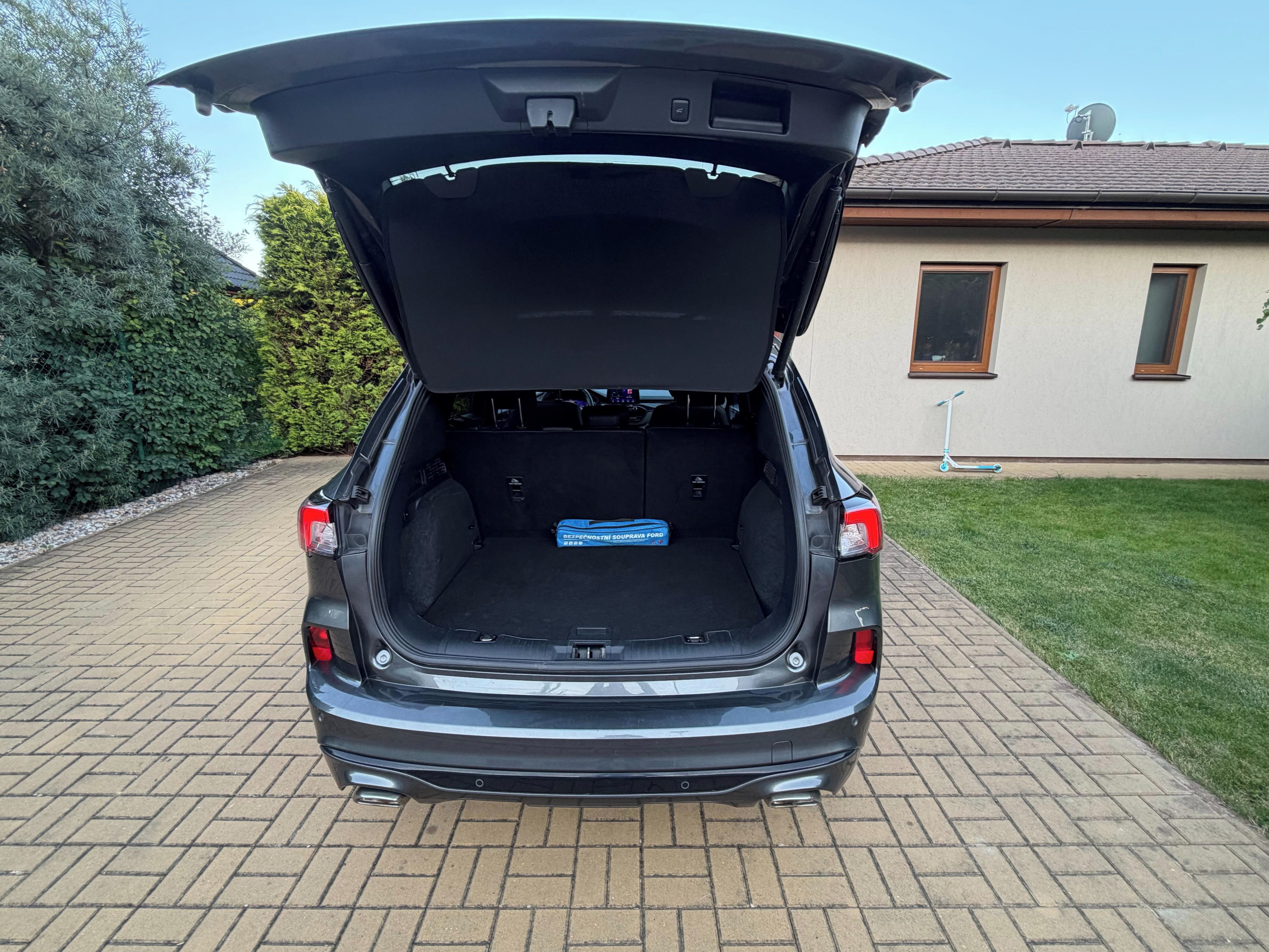 Ford Kuga, 1,5l eco blue, nafta - fotka 4