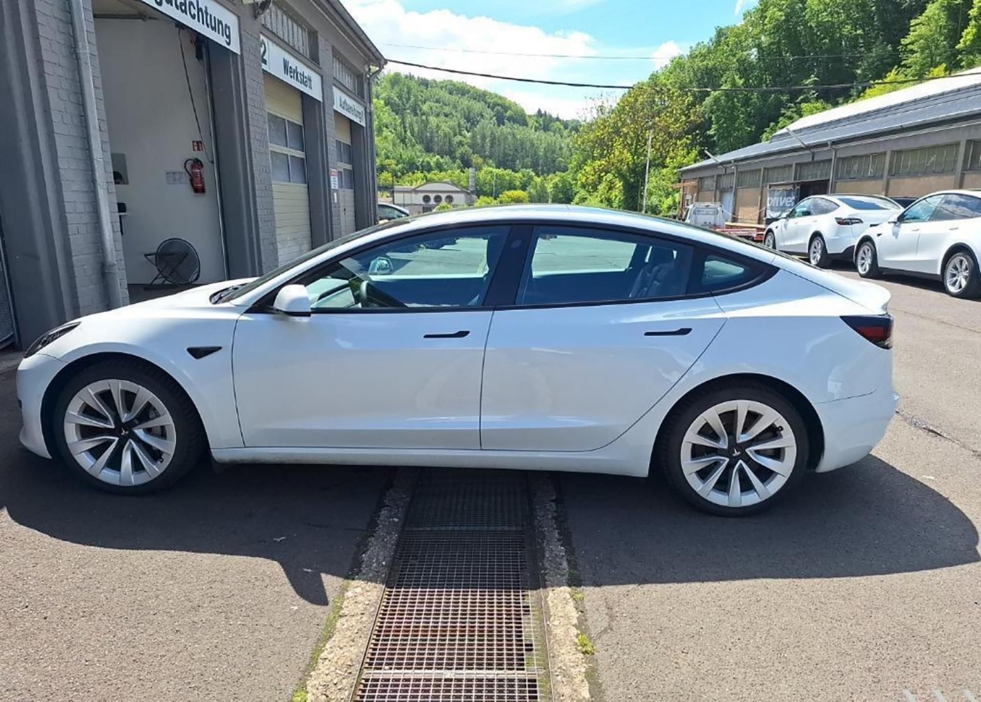Tesla Model 3, Standard Range Plus - fotka 5
