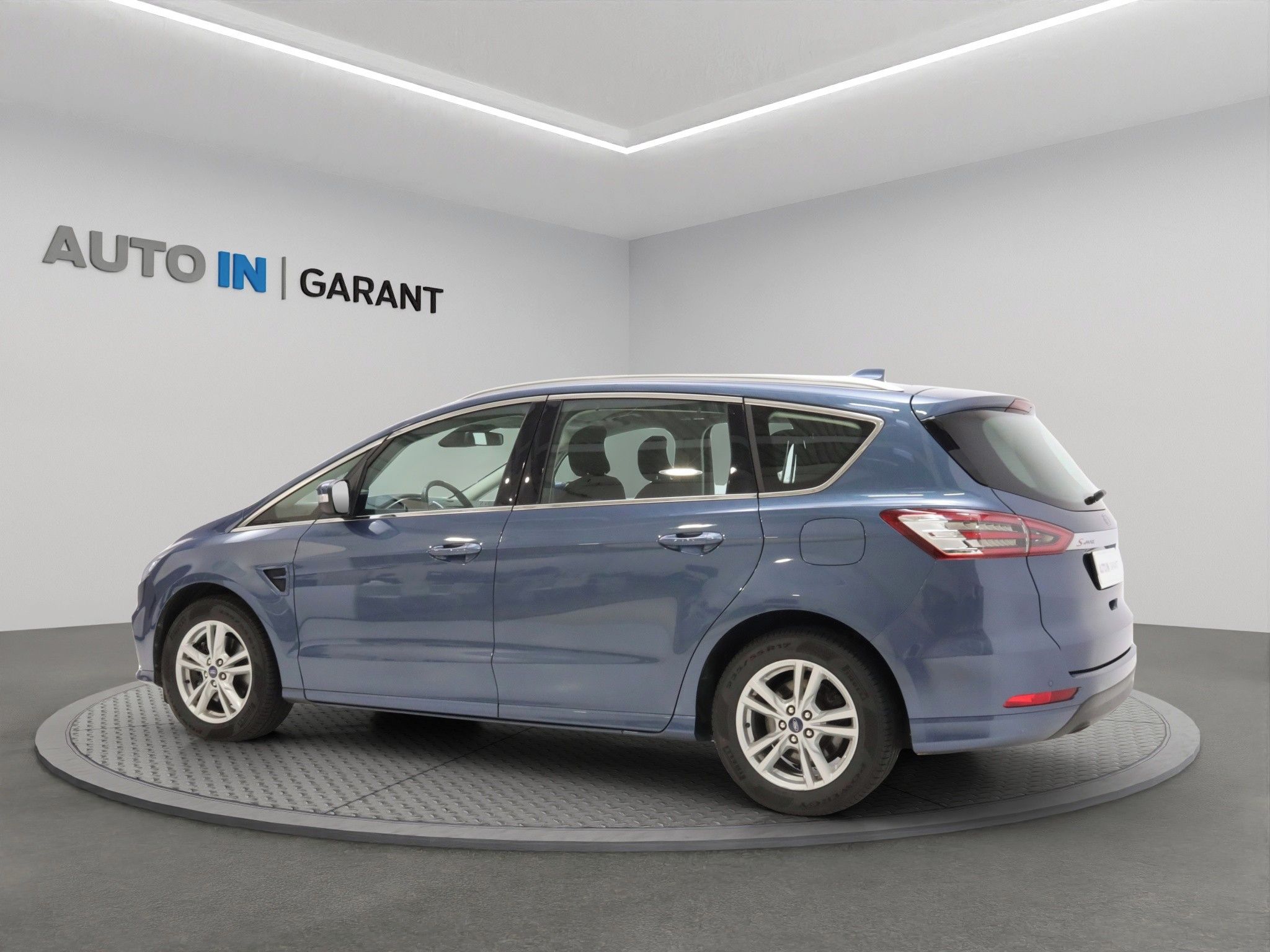 Ford S-MAX, 110kW,7 míst,manuál,tažné,serv - fotka 4