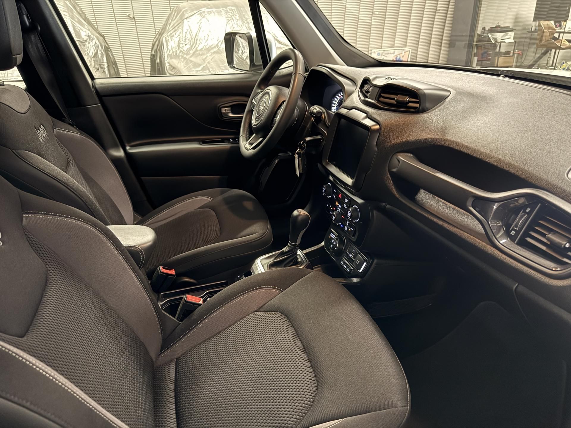 Jeep Renegade, T4 PHEV,4X4, DOJEZD 50KM - fotka 2