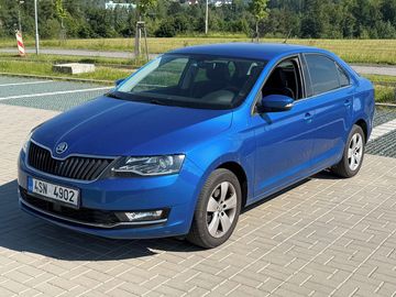 1,0 TSI STYLE, modrý int.