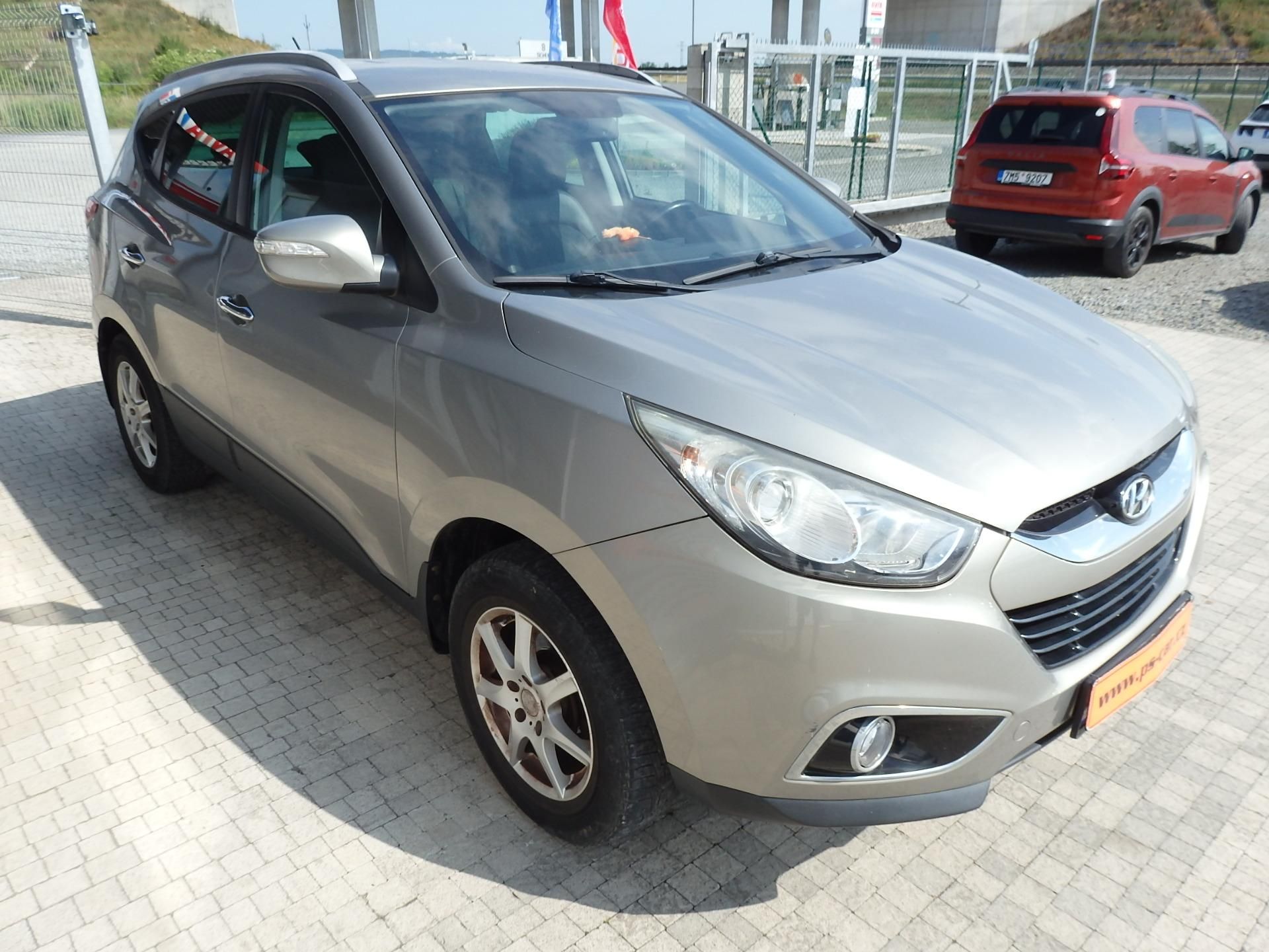 Hyundai ix35, 2.0 16V DIGI. KLIMA,4X4, ZÁVĚS - fotka 3