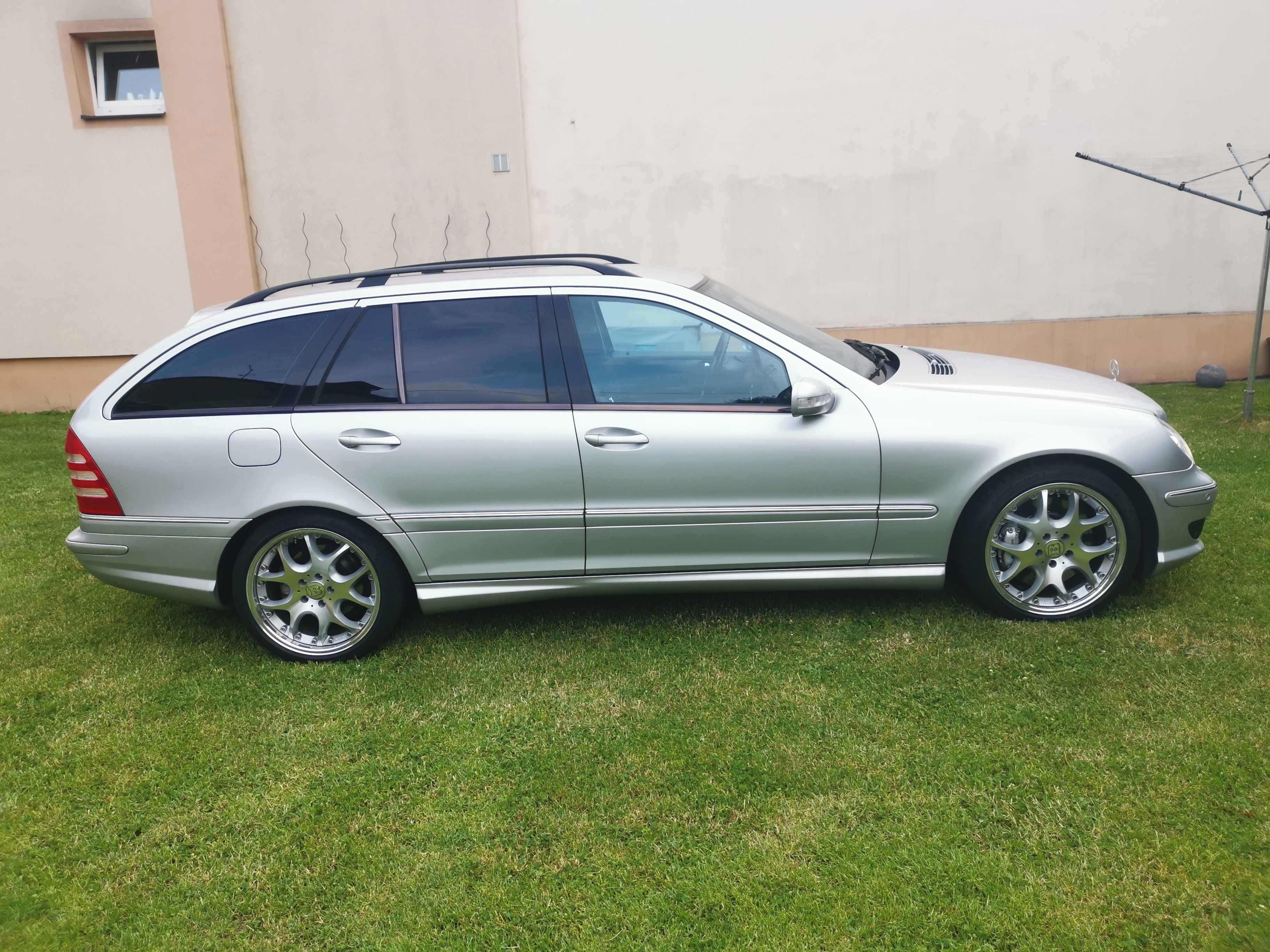 Mercedes-Benz Třídy C, 32 AMG - fotka 3