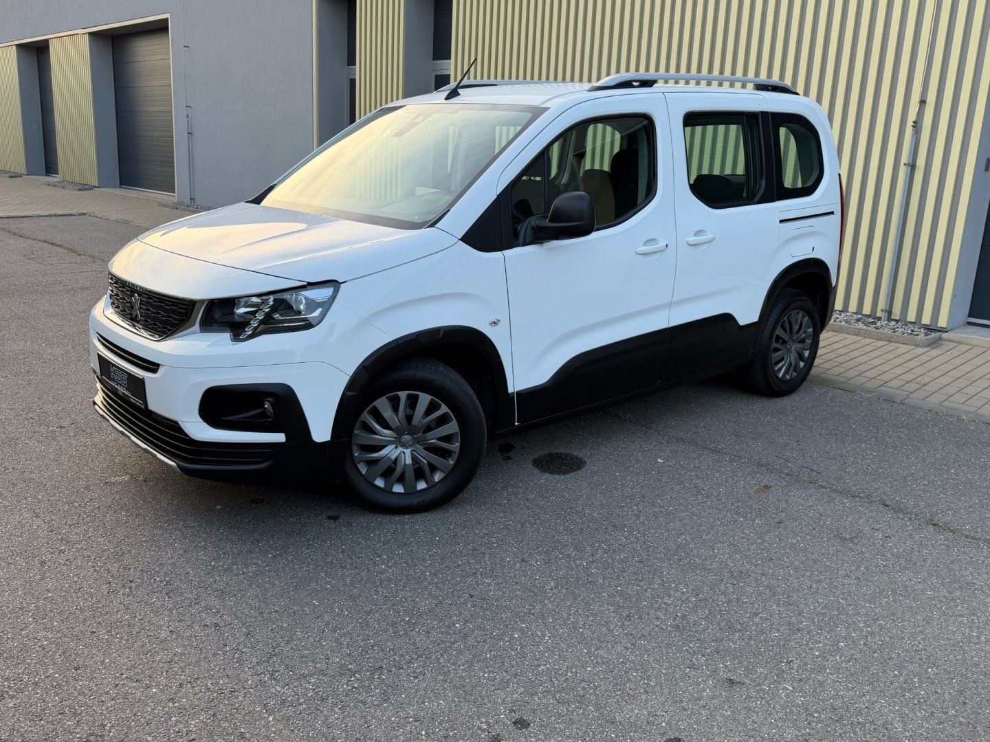 Peugeot Rifter, 1.2PT 81kW ALLURE! Navigace!