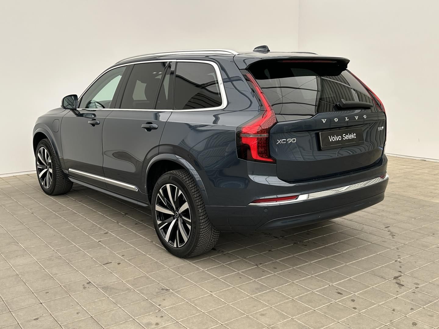Volvo XC90, 2.0T8 335kW 4x4  Core - fotka 4