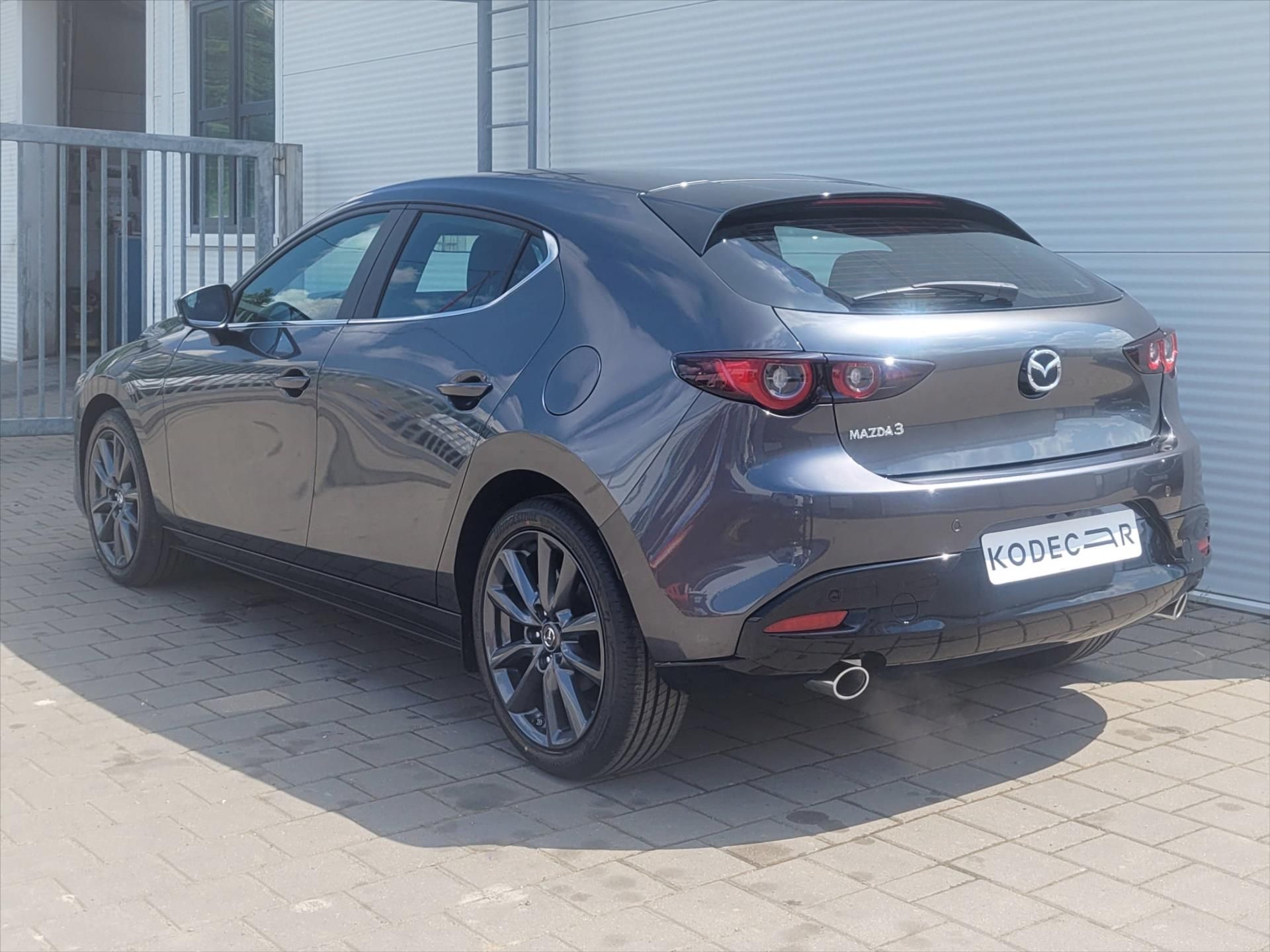 Mazda 3, 2,5 e-Skyactiv G140k 6AT 4x2 - fotka 4