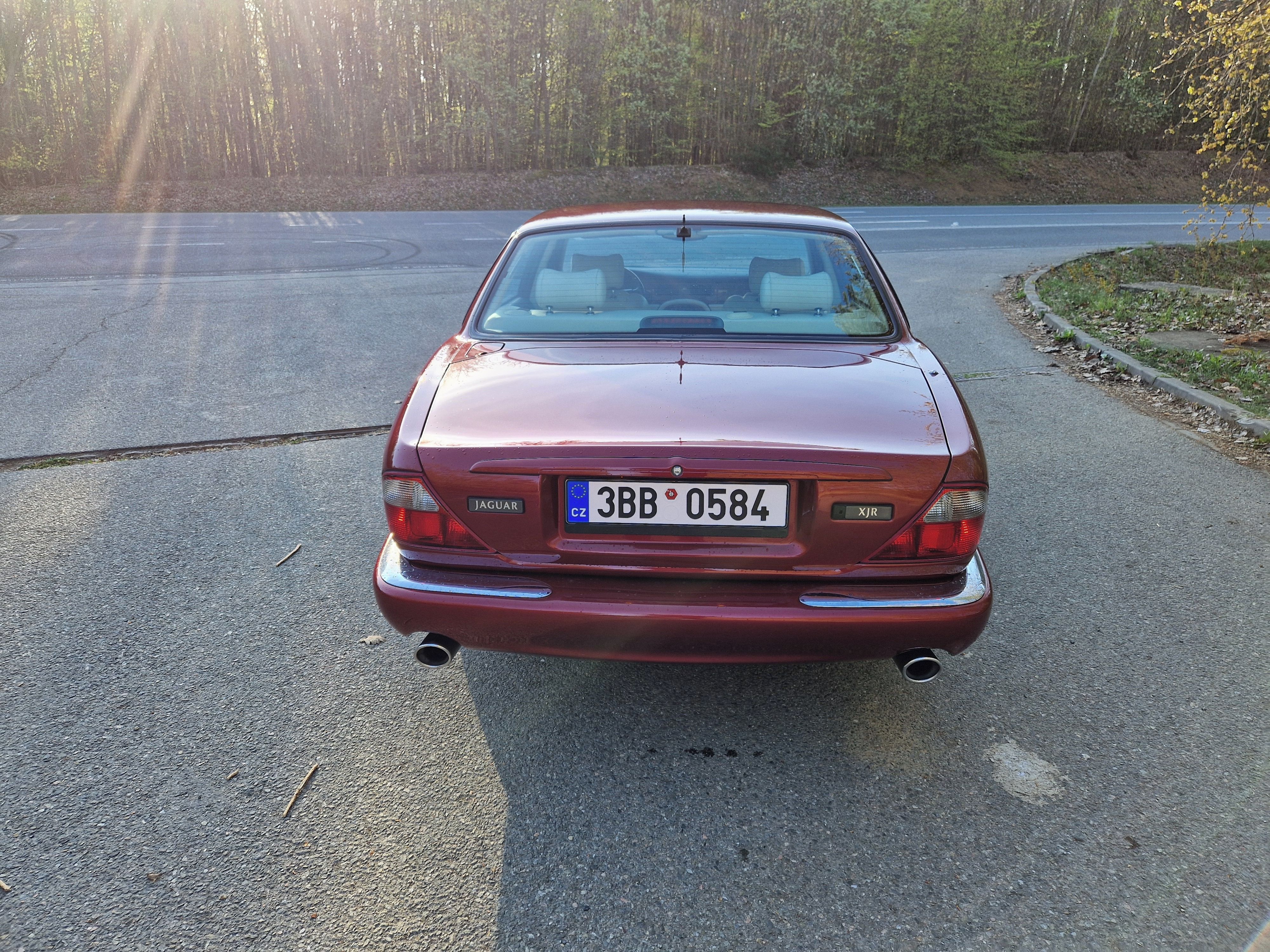 Jaguar XJR, 4.0 kompresor, 267kW - fotka 4