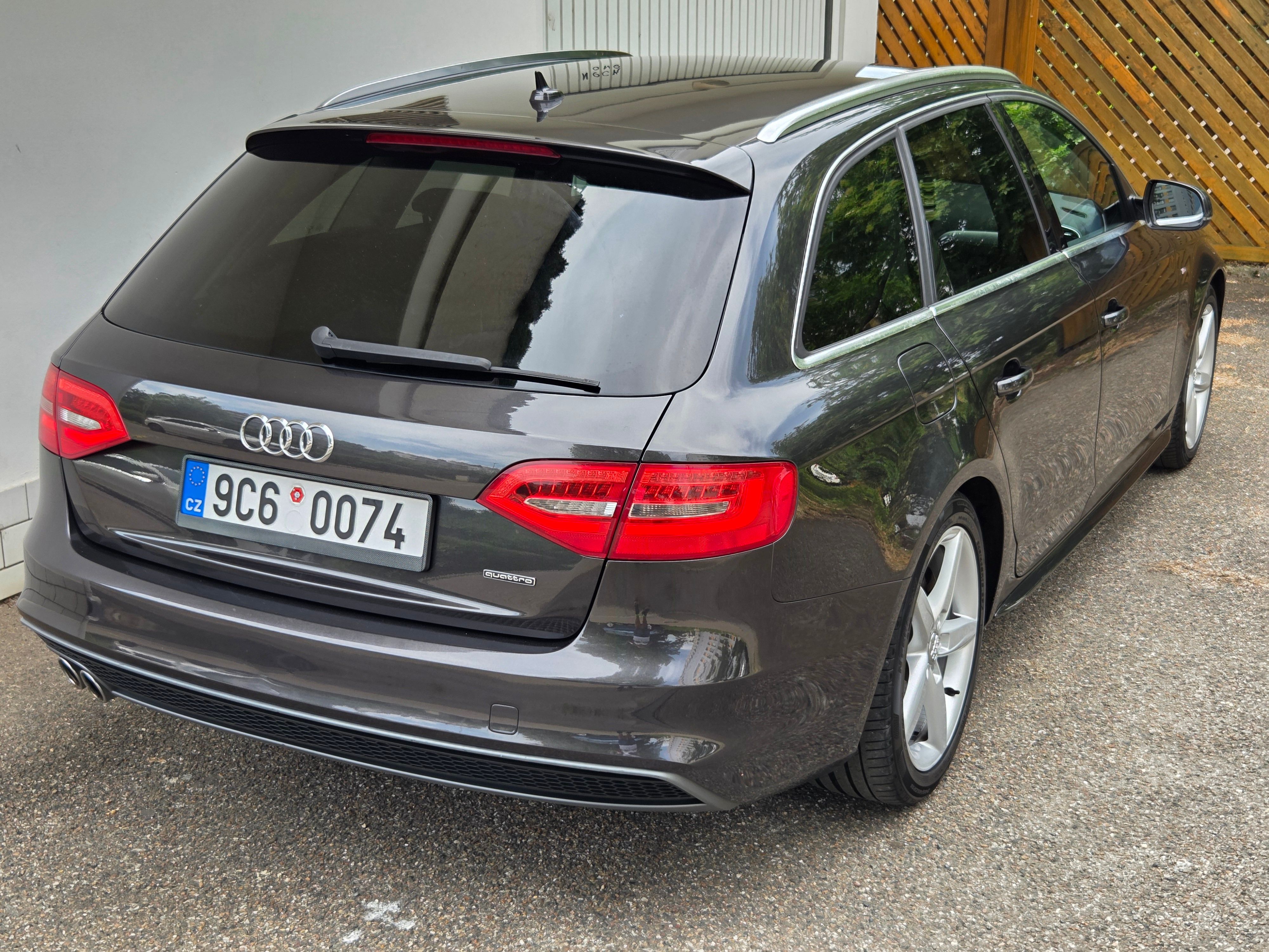 Audi A4, 2.0TDI 140kw S line Quattro - fotka 6