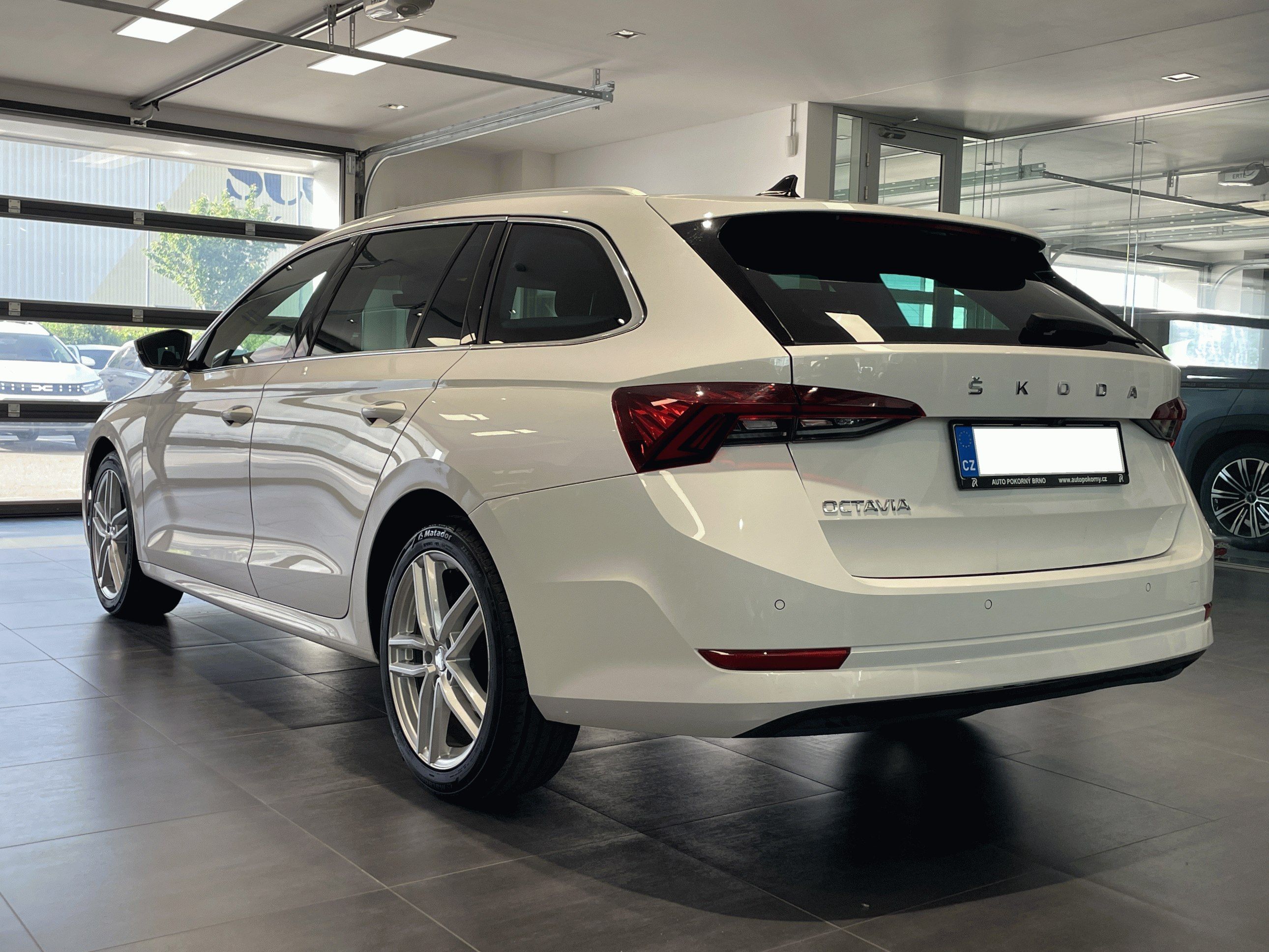 Škoda Octavia, Combi STYLE 2,0TDI 150k DSG - fotka 3