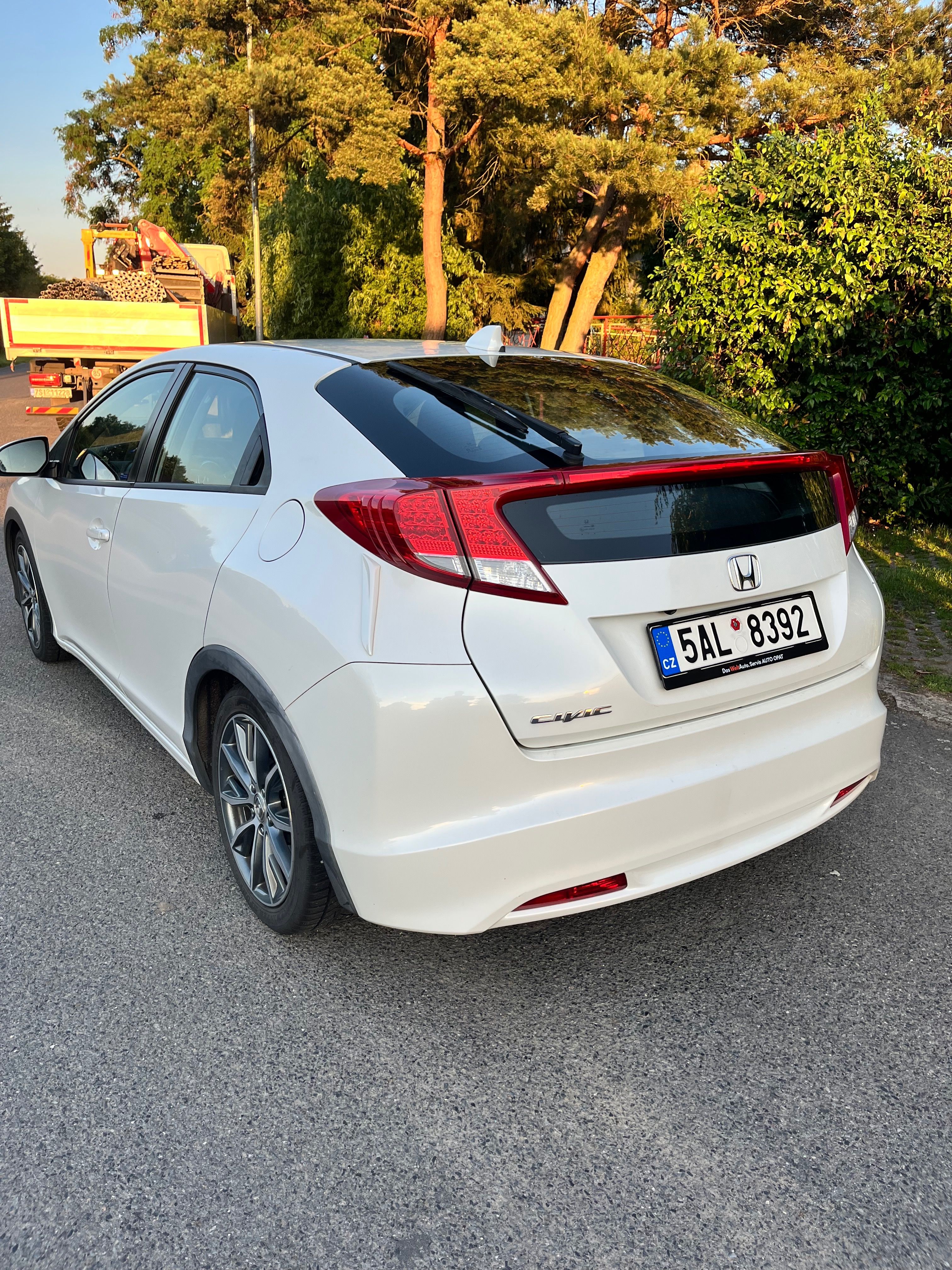 Honda Civic, Honda Civic 1.6 I-DTEC sport - fotka 4