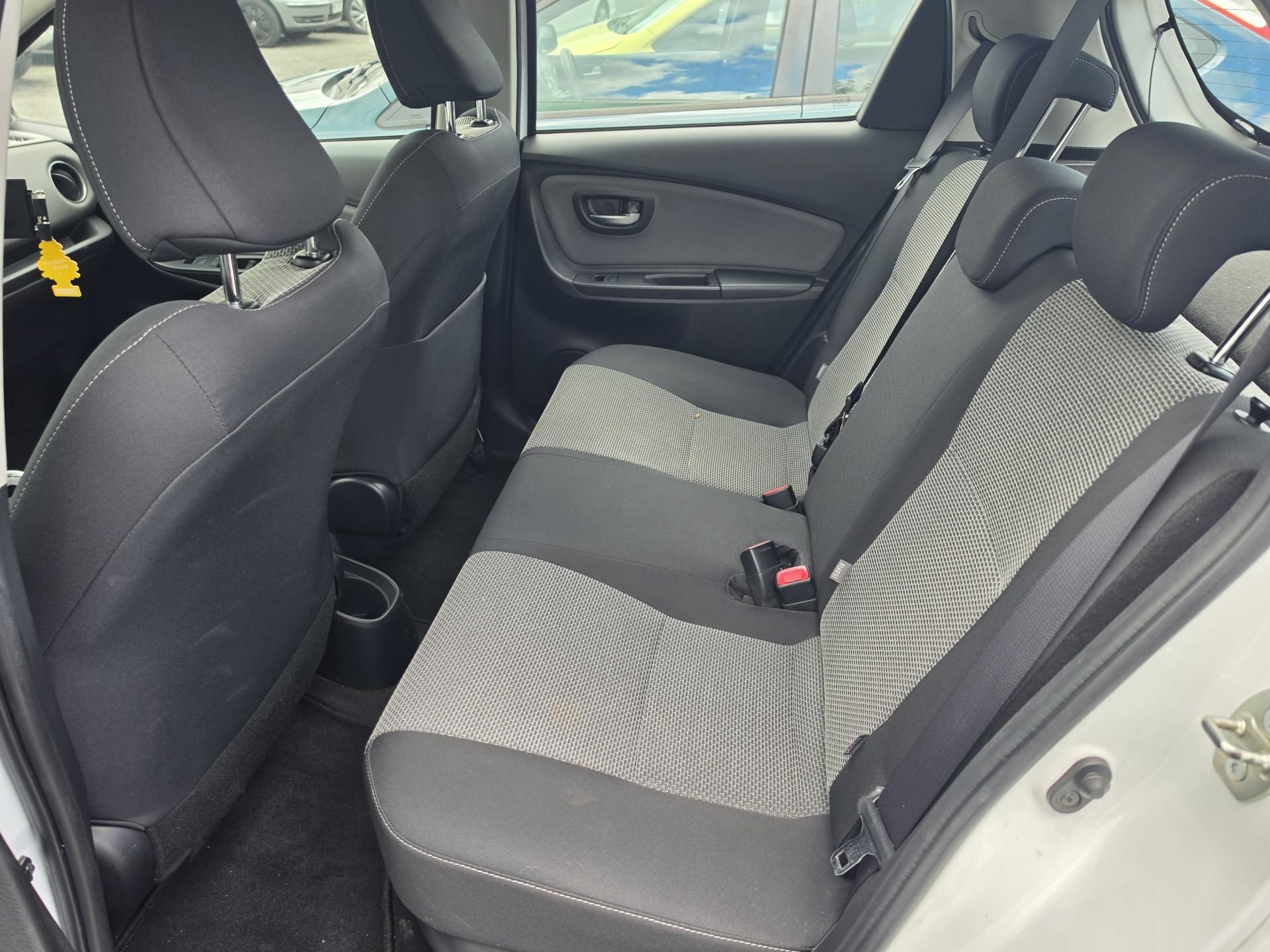 Toyota Yaris, 1.5 Hybrid Automat - fotka 6