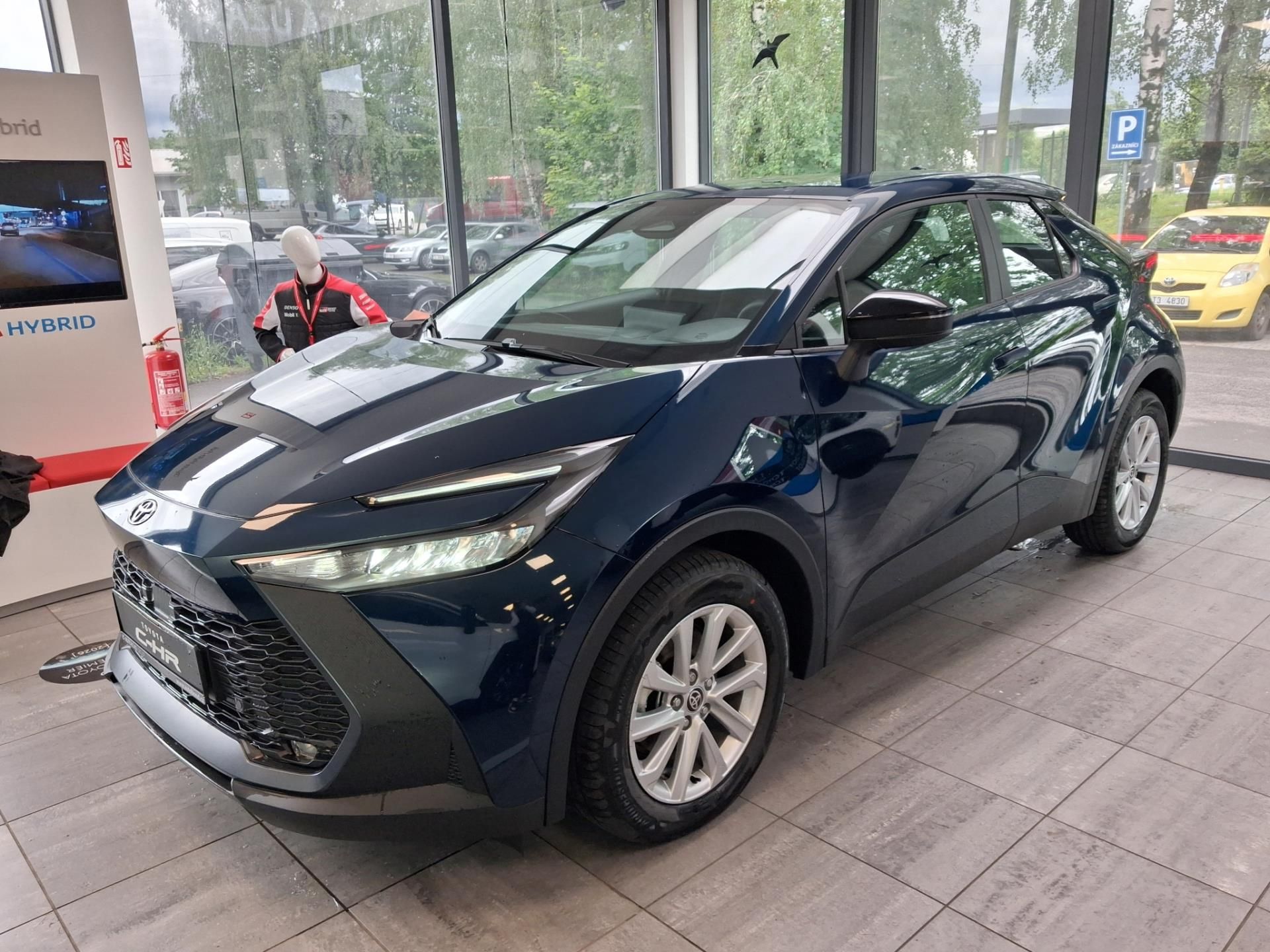 Toyota C-HR, 1.8L HEV Comfort 140K - fotka 3