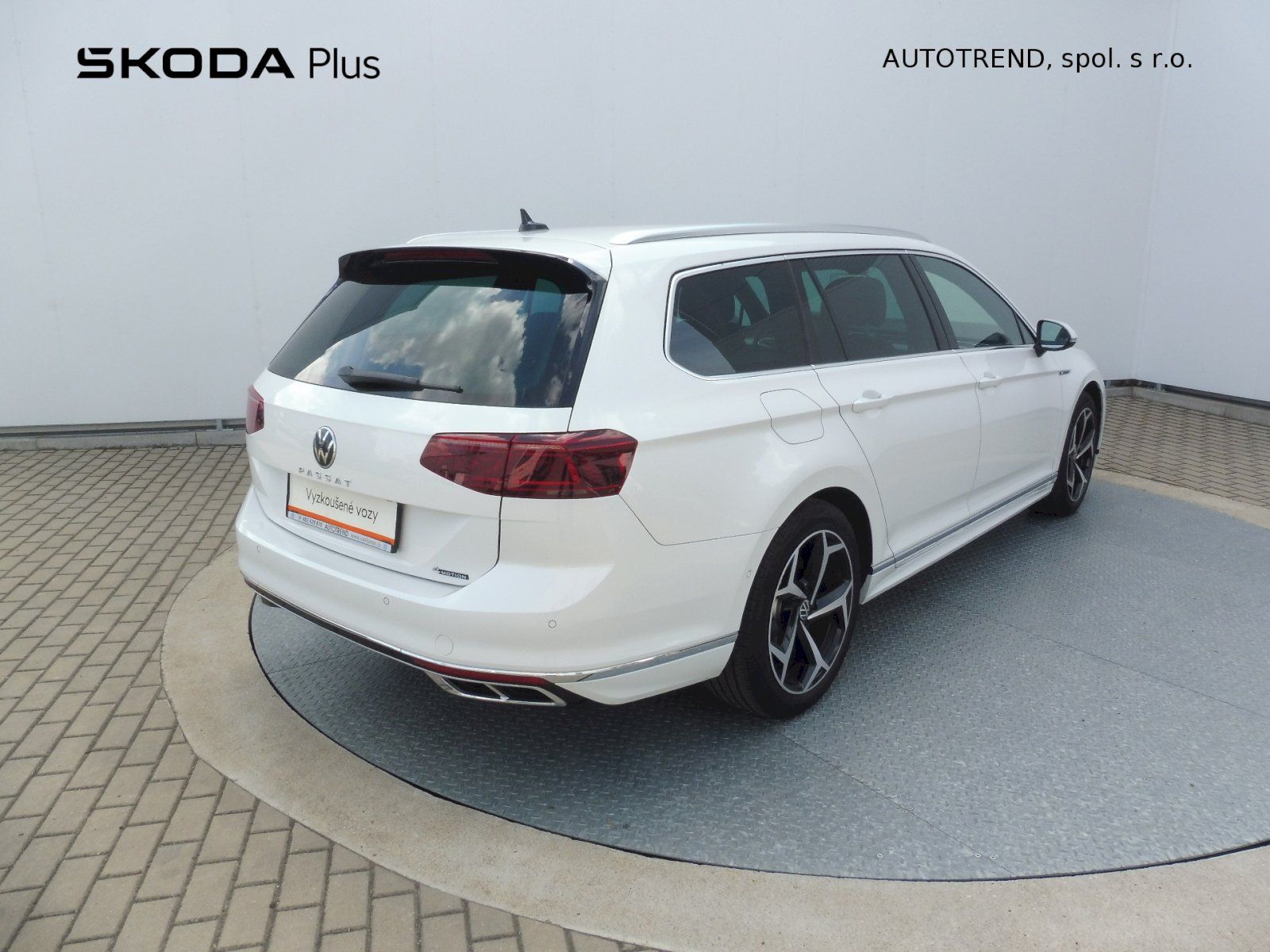 Volkswagen Passat Variant, Elegance 2,0 TDI 147kW DSG 4MO - fotka 2