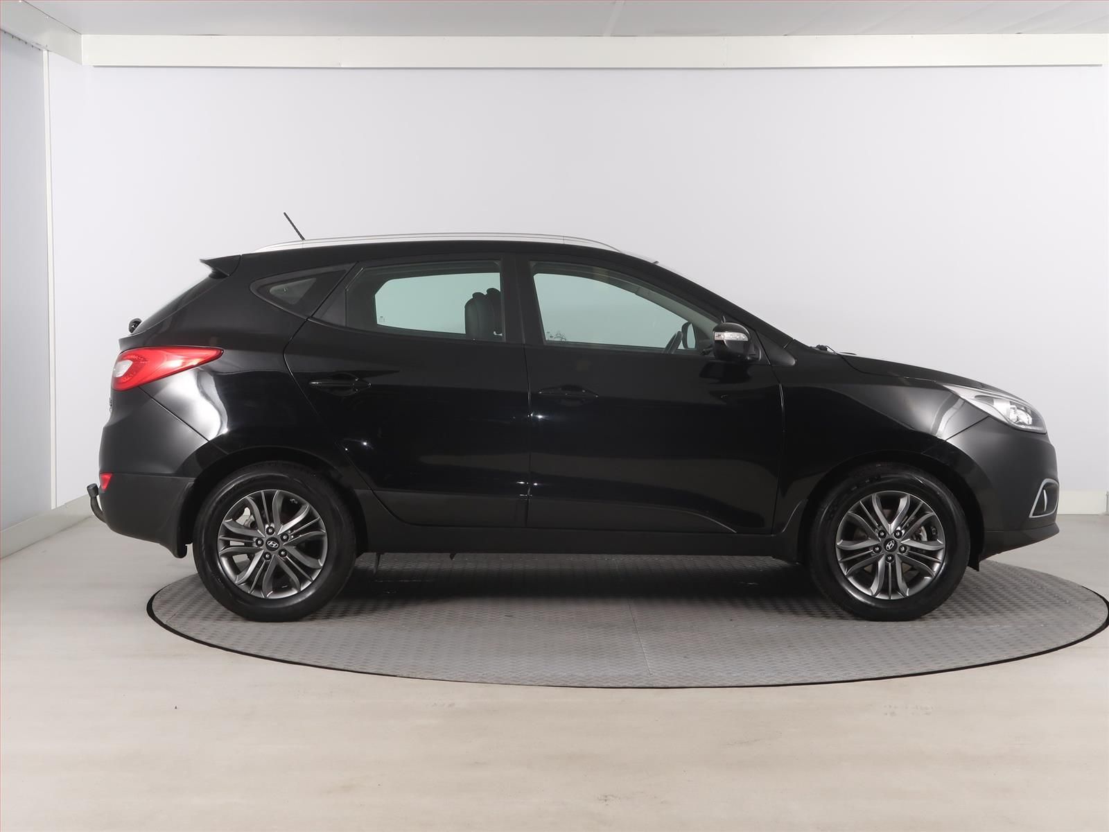 Hyundai ix35, 1.7 CRDi, Kožené sedačky - fotka 6