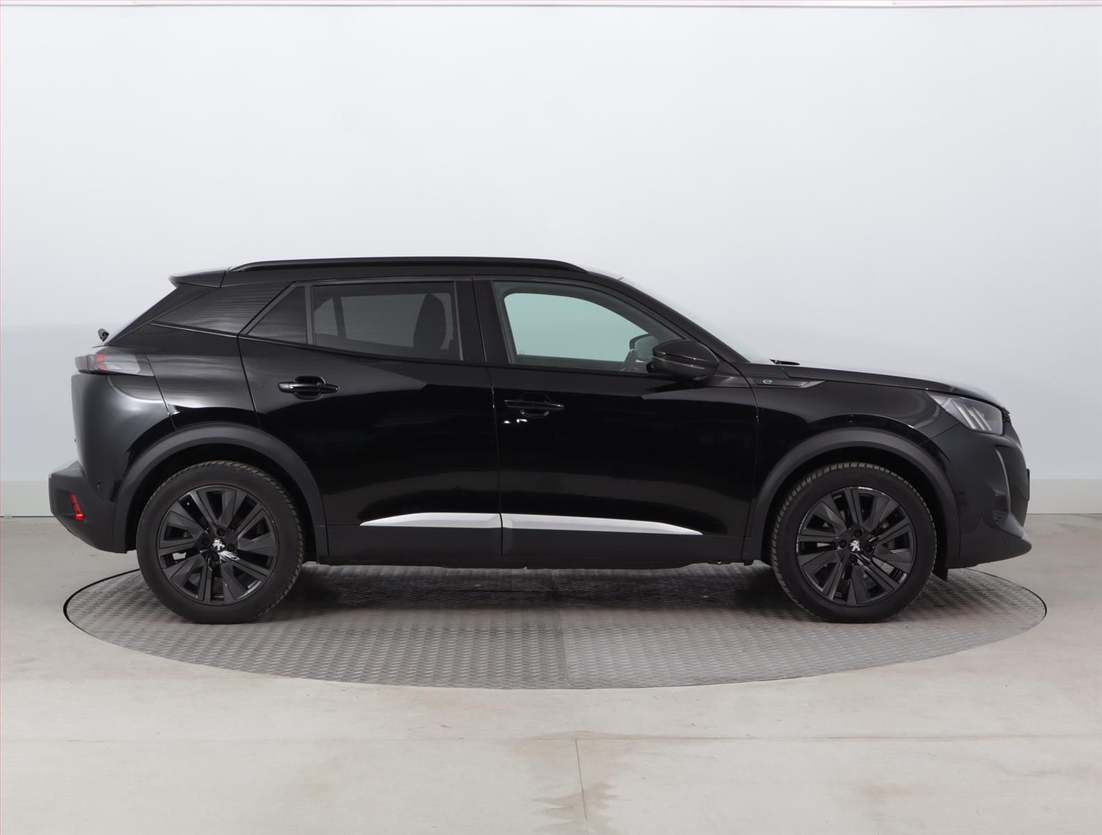 Peugeot 2008, 50 kWh, SoH 87%, GT, Automat - fotka 6