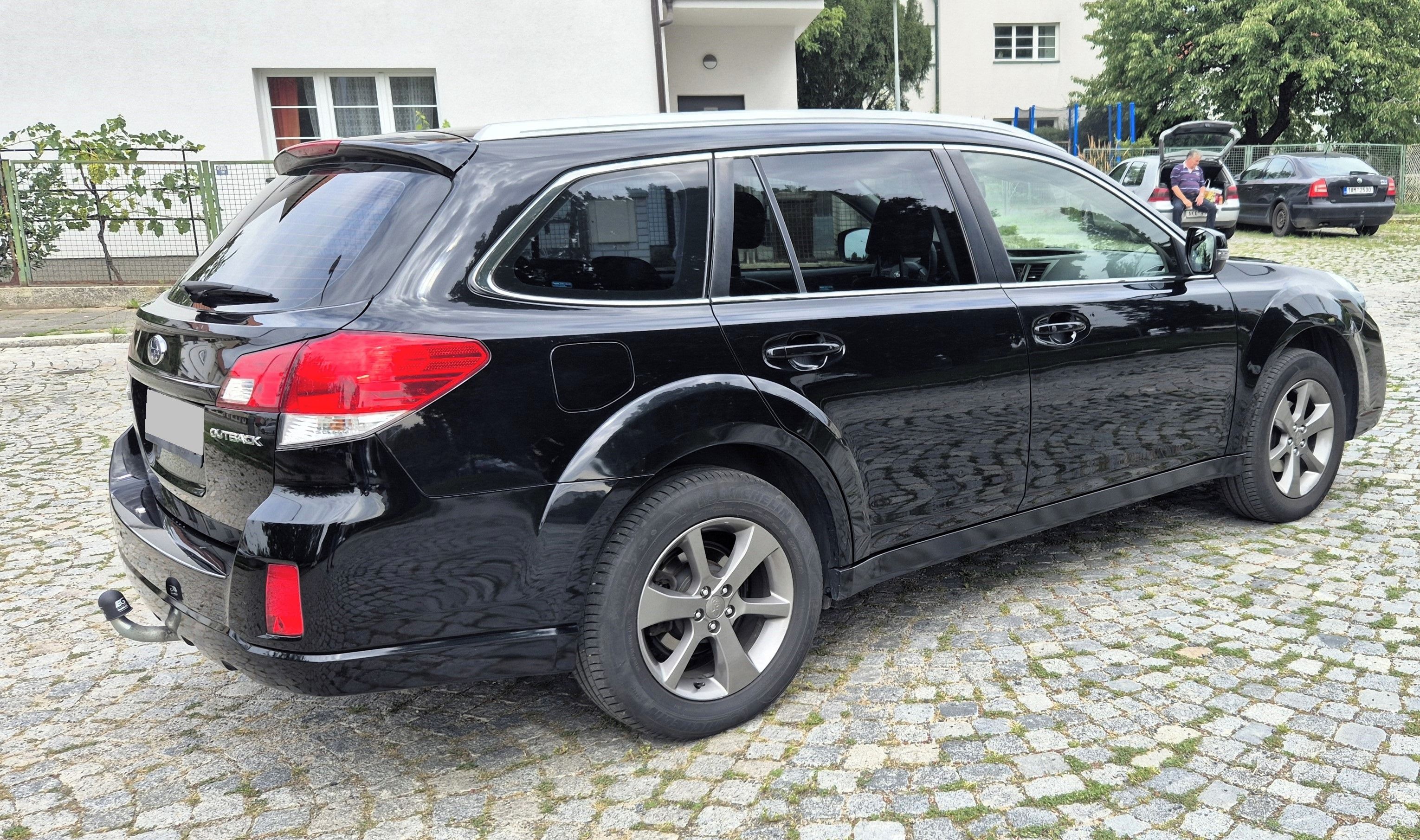 Subaru Outback, 2.5i 127 kW Executive ČR 2.maj - fotka 5