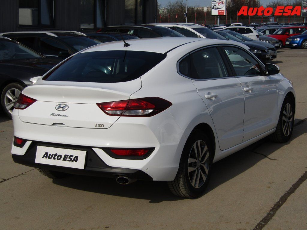 Hyundai i30, 1.6 CRDi Fastback,ČR - fotka 4